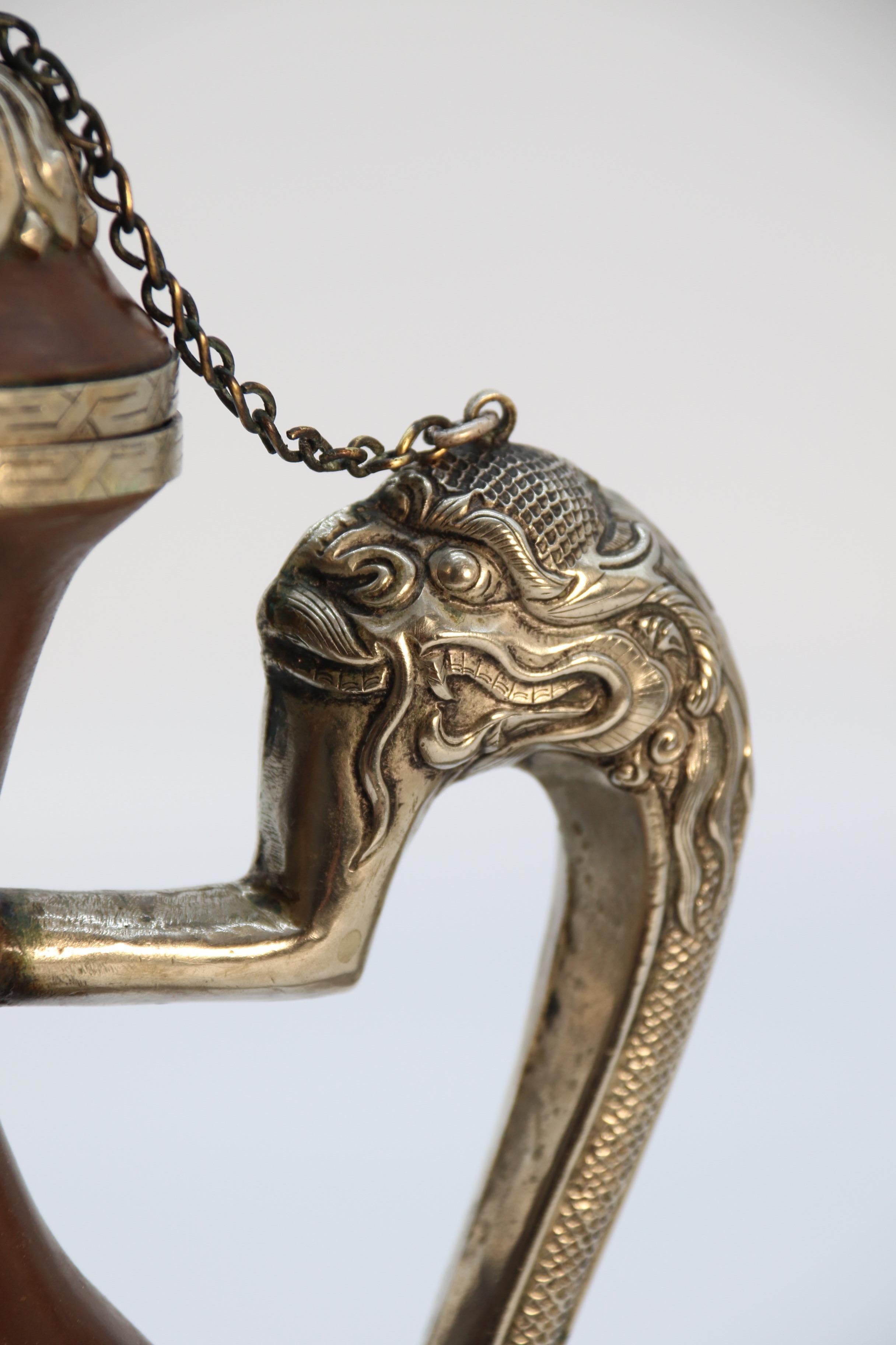 Eine nordindische/tibetische rituelle Kanne aus dem späten 19. Jahrhundert, um 1890 im Angebot 2