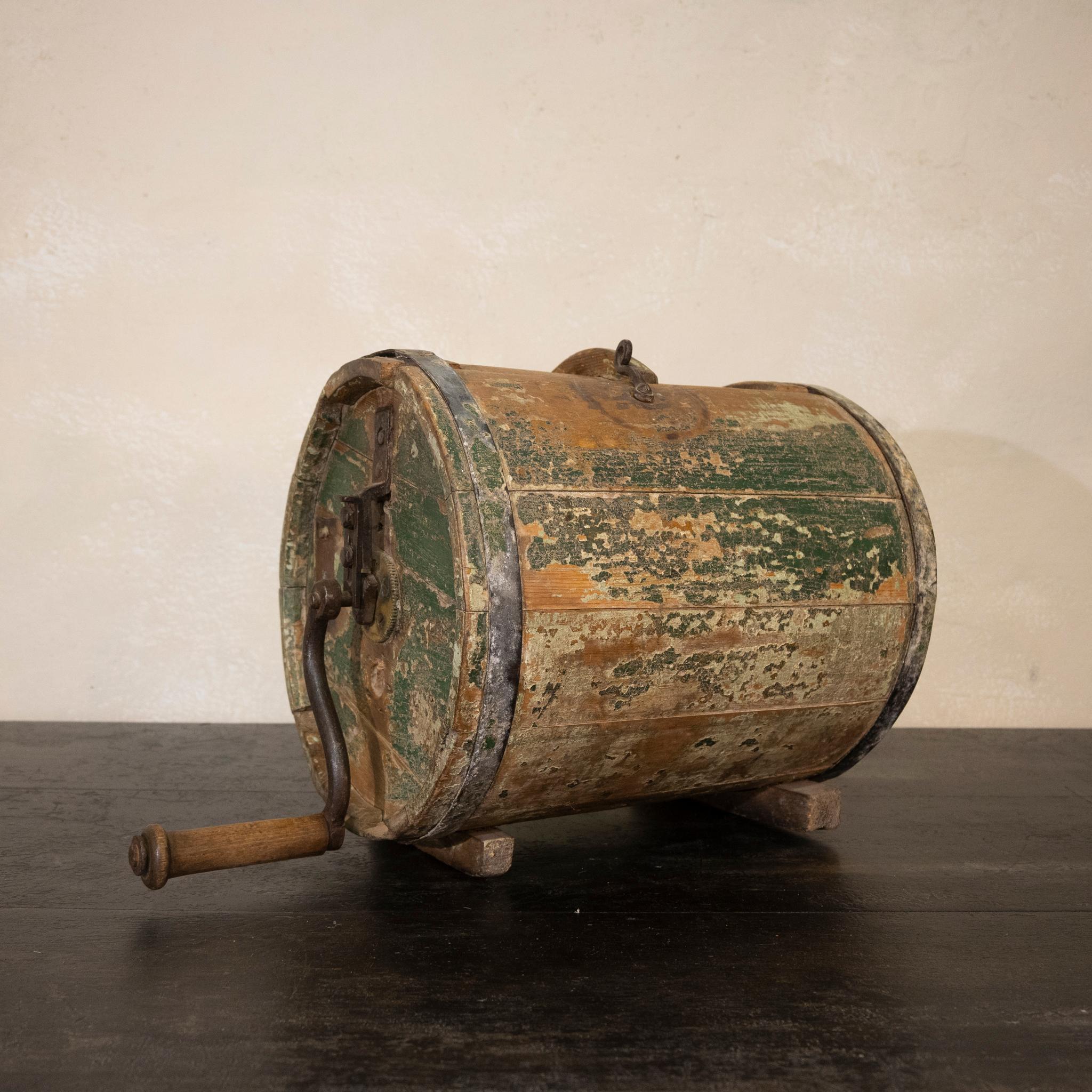 A Norwegian polychrome butter churn - Smørkjerne dating from the late 19th century. Bound with metal banding, displaying original paint presenting a lovely patina. 
 
Measure: Height - 32cm 
Width - 47cm 
Depth - 29cm.