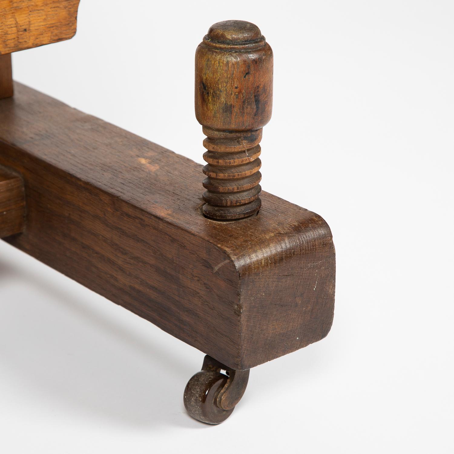 Late 19th Century Oak Hand Cranked Easel 4