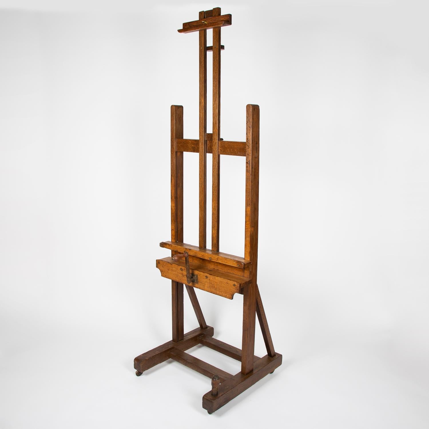 A late 19th century oak hand cranked rise and fall artist's H-frame easel.

With removable hand crank for adjusting the height.

Measures: Height: maximum: 102.5 inches. (260 cm). - minimum: 63 inches. (160 cm).