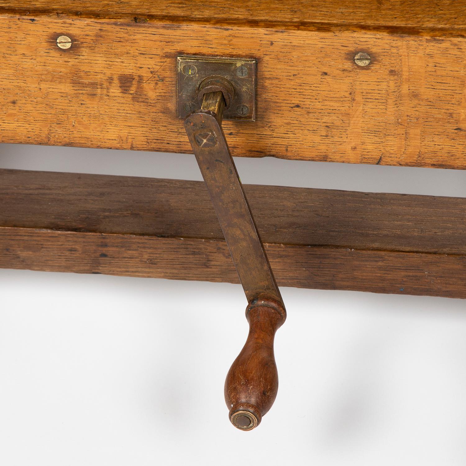 Late 19th Century Oak Hand Cranked Easel 1