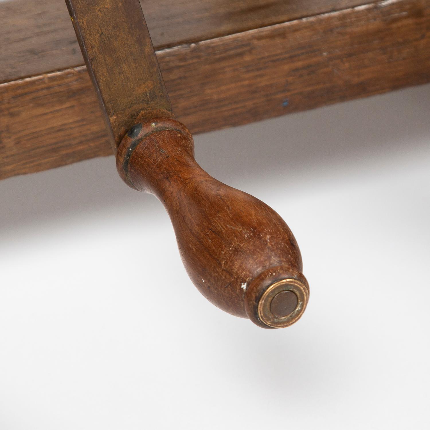 Late 19th Century Oak Hand Cranked Easel 2