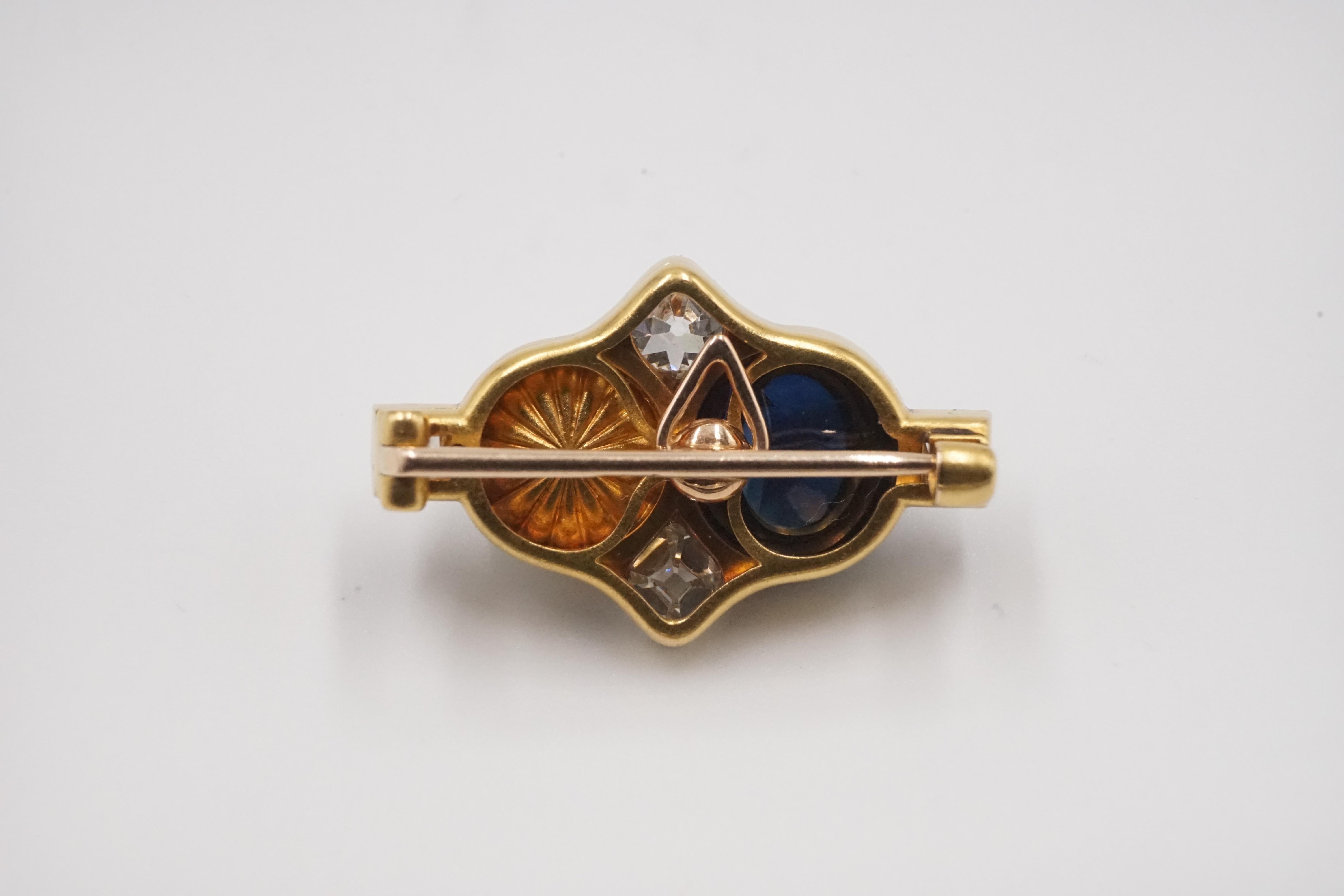 A Late 19th Century Russian 10.4ct Natural Sapphire, Natural Pearl and 14ct Gold Brooch with Cert.

2 stunning gemstones on the brooch a 10.4ct natural cabochon sapphire measures 1.3cm x 1.2cm x 0.6cm, a natural half pearl on the right measures