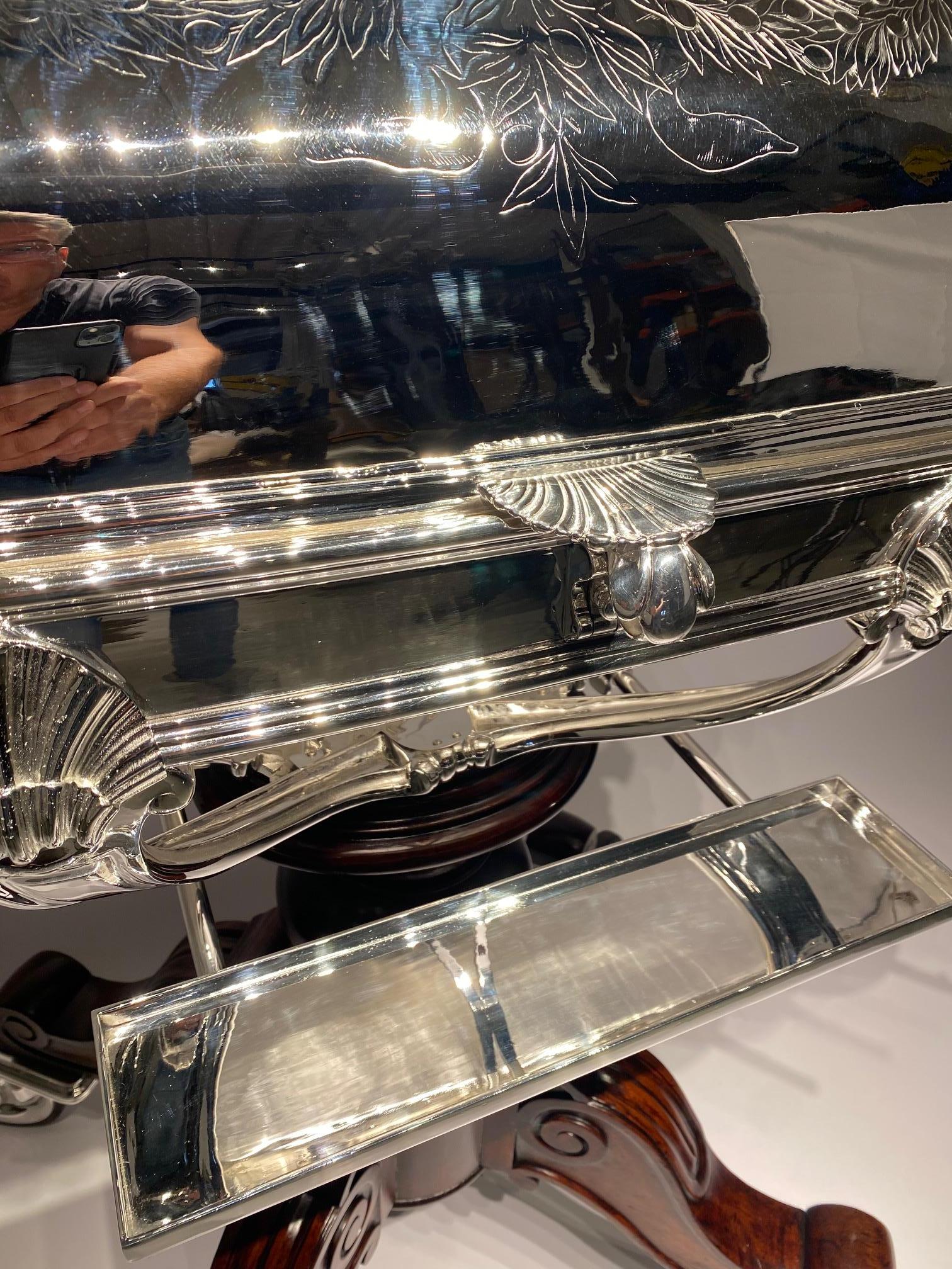 Ein versilberter Schnitz- oder Fleischwagen aus dem späten 19. Jahrhundert von Christofle Paris. im Angebot 9