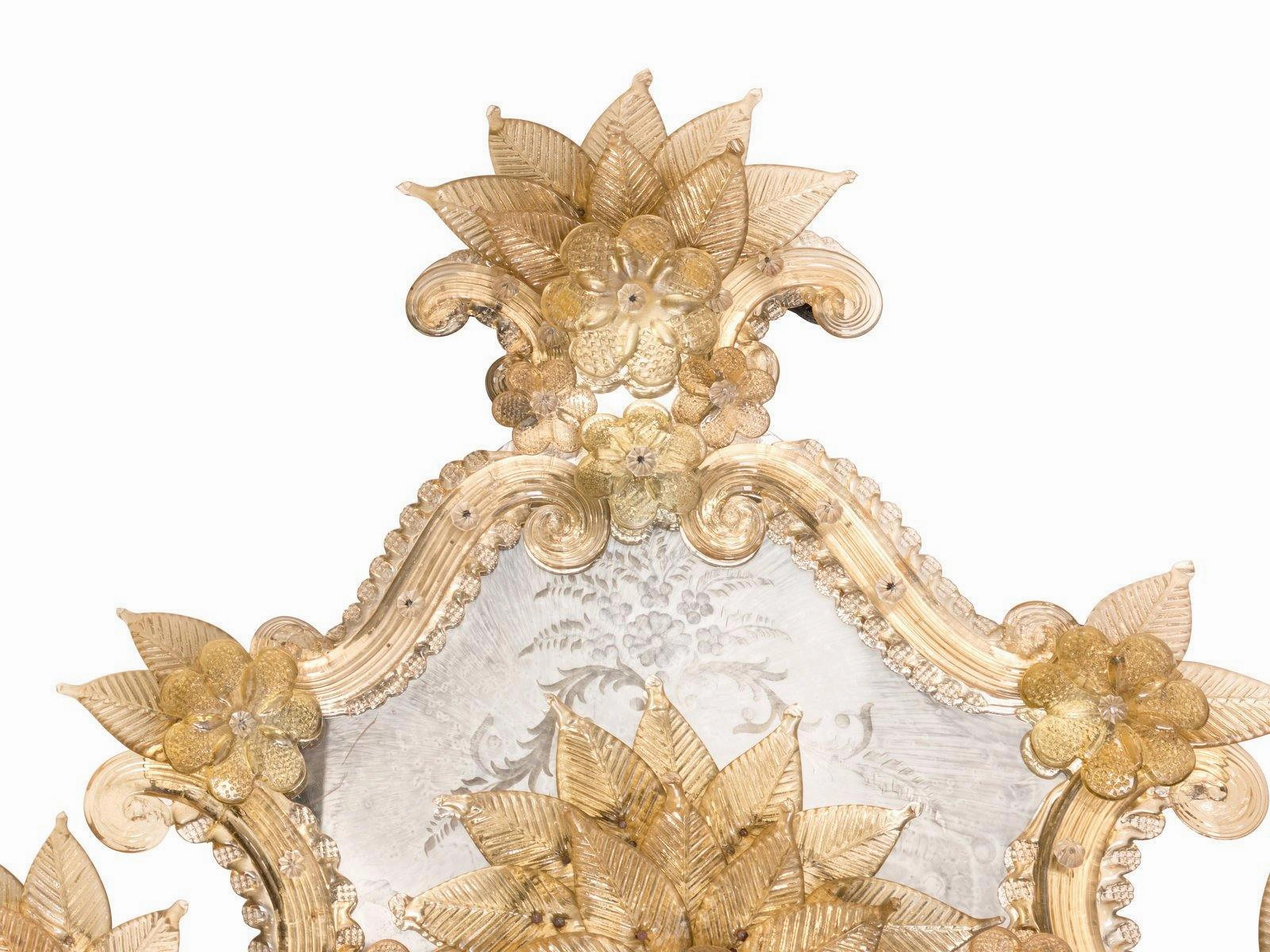Buriné Miroir en verre moulé vénitien de la fin du XIXe siècle  en vente