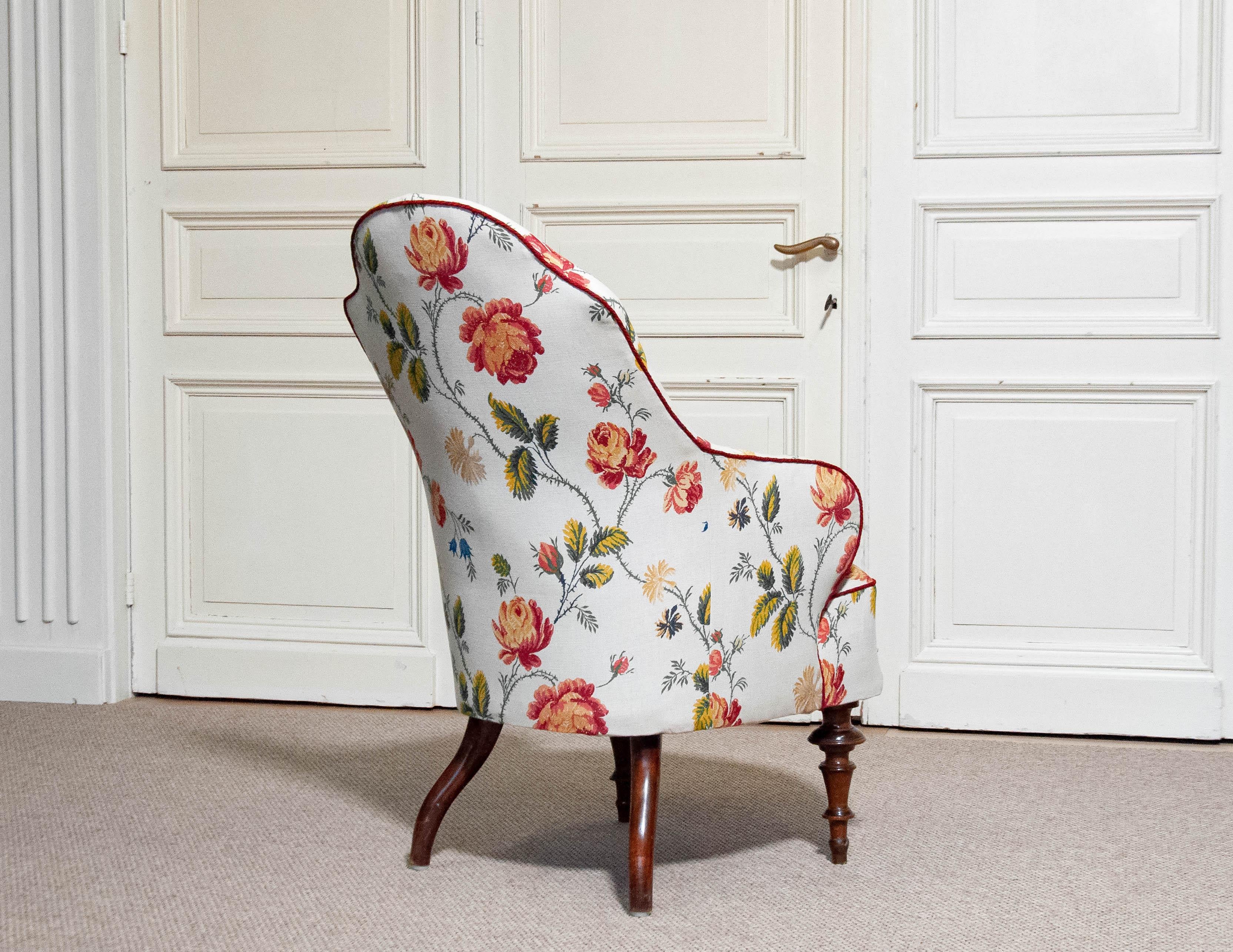 This is a Victorian nursing/lounge chair from Sweden, dating back to the late 19th century. This elegant chair feature beautifully turned beech wood legs, showcasing classic Victorian craftsmanship. The chair is later reupholstered in the 1980s with