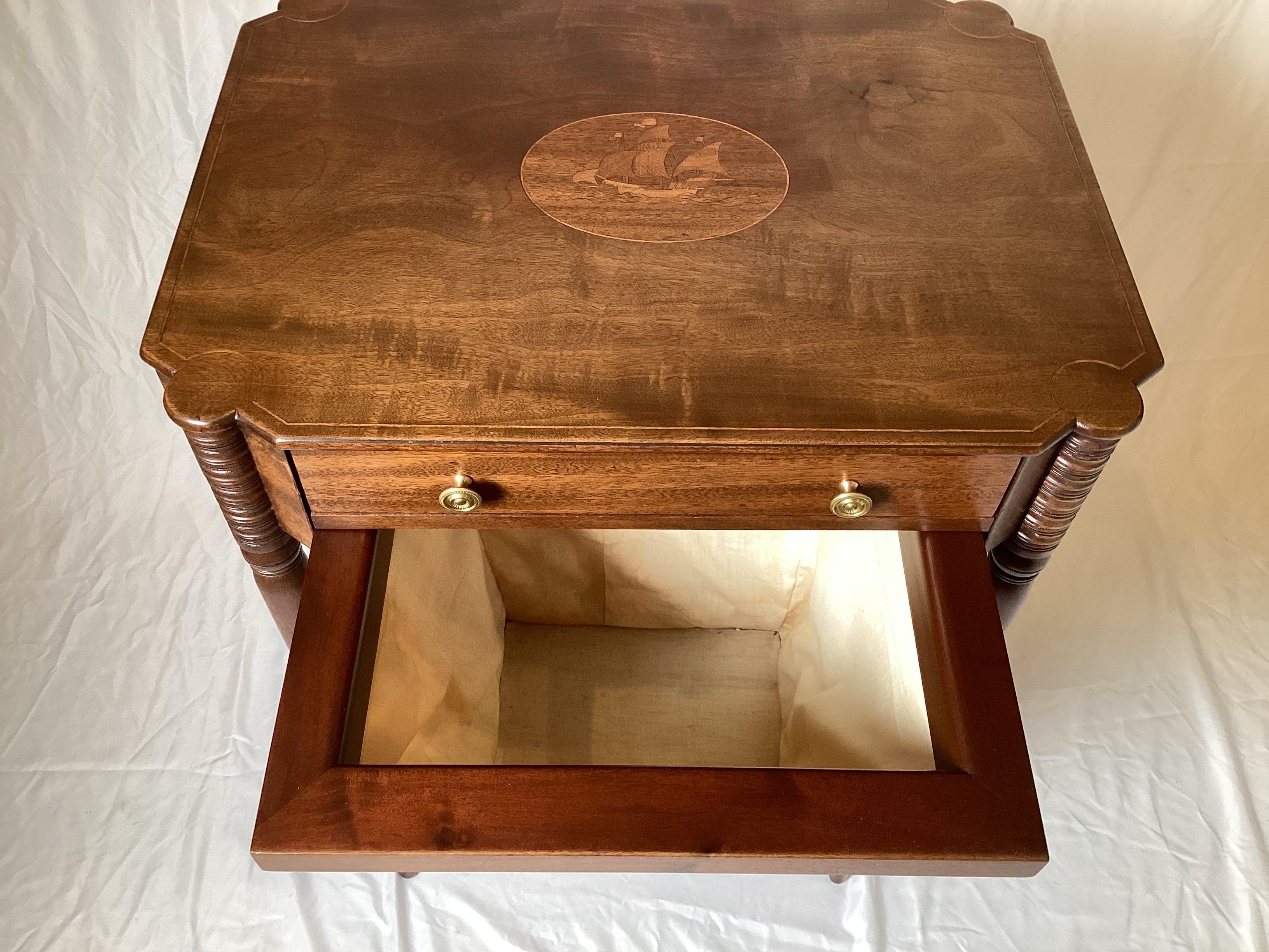 XIXe siècle Table de couture en noyer marqueté de la fin du 19e siècle en vente