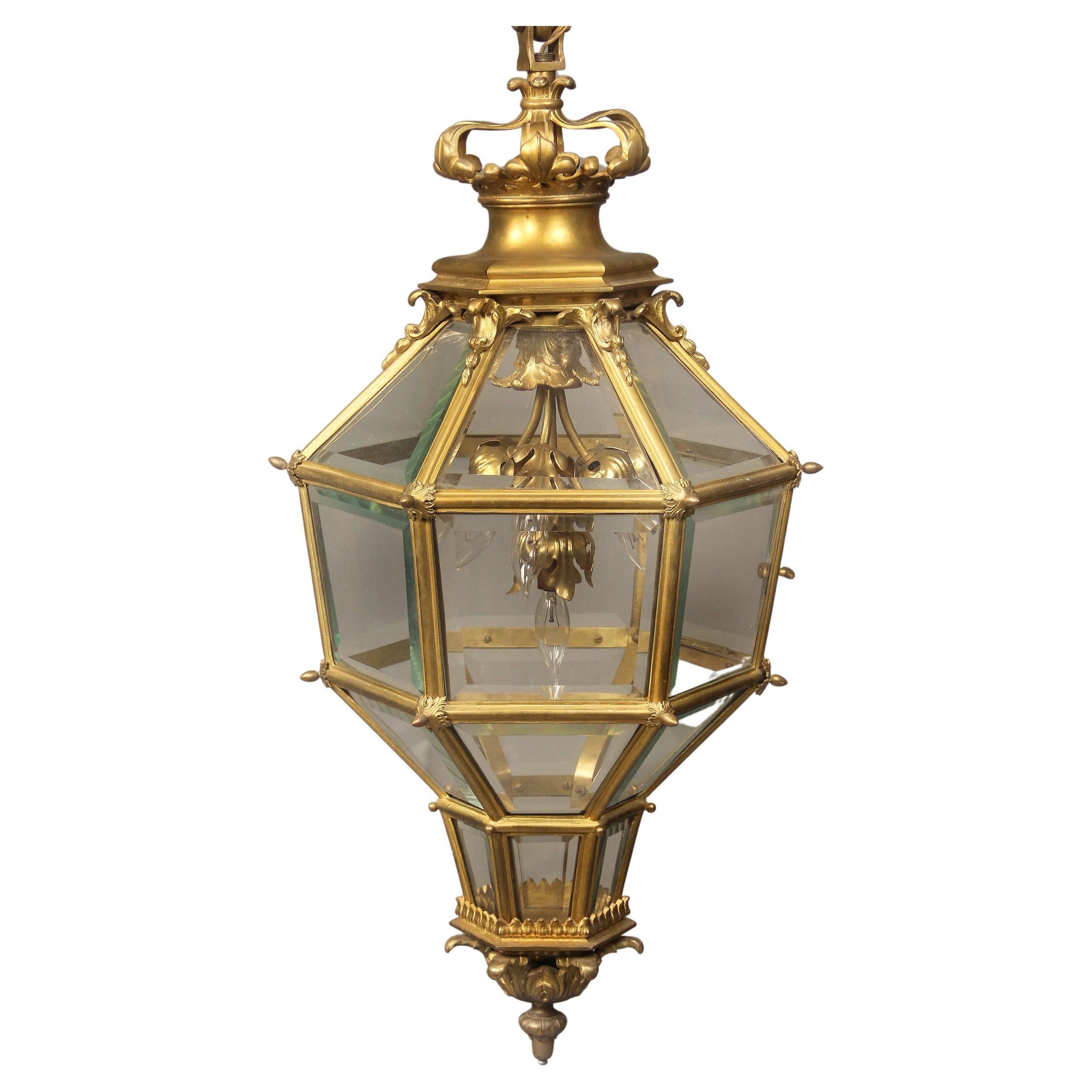 Fin 19e/début 20e siècle Lanterne de salle "Versailles" en bronze doré et verre