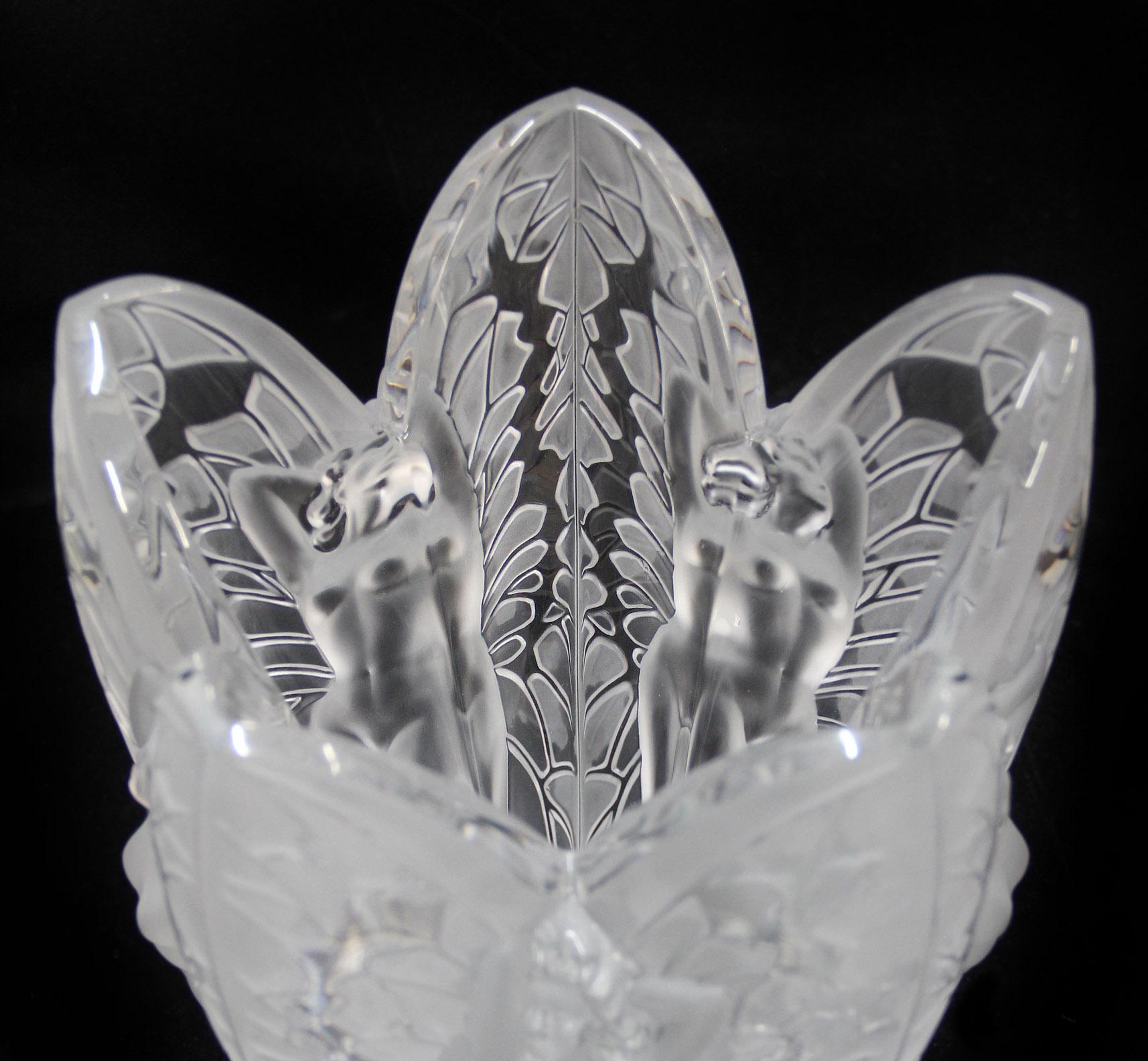 20ième siècle Vase en cristal de chrysalide de Lalique de la fin du 20e siècle en vente