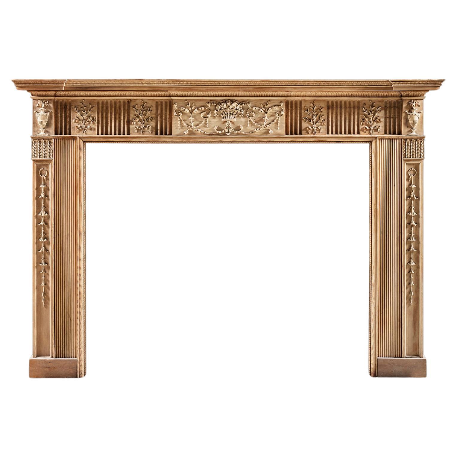 Cheminée de la fin de l'ère George III finement sculptée en pin et bois de citronnier de grande proportion