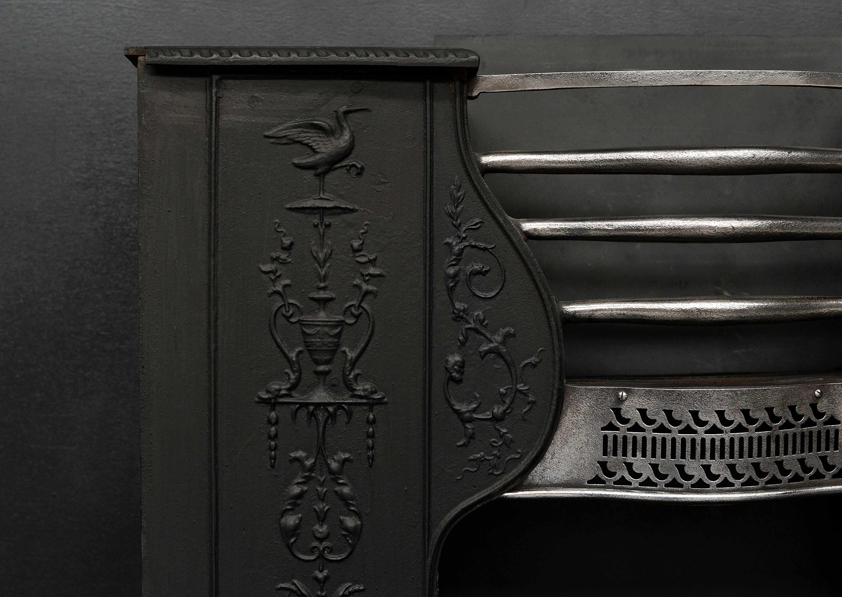 A late Georgian cast iron hob grate with urns, foliage and bird detailing. Scrolled and fluted steel fret. Late 18th or early 19th century.

Width At Front:	935 mm      	36 ¾