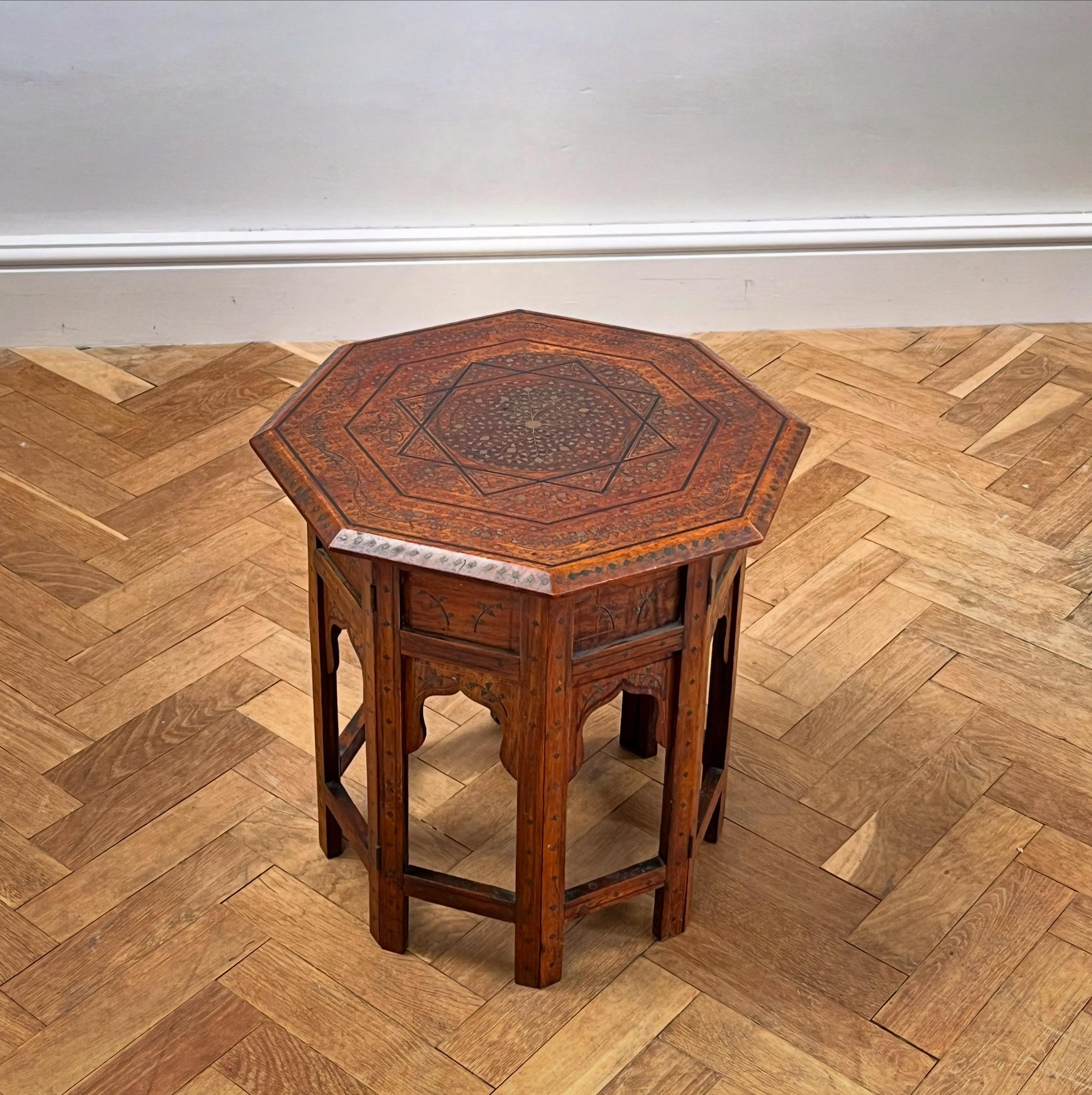 A late nineteenth century Anglo Indian table In Good Condition For Sale In London, GB