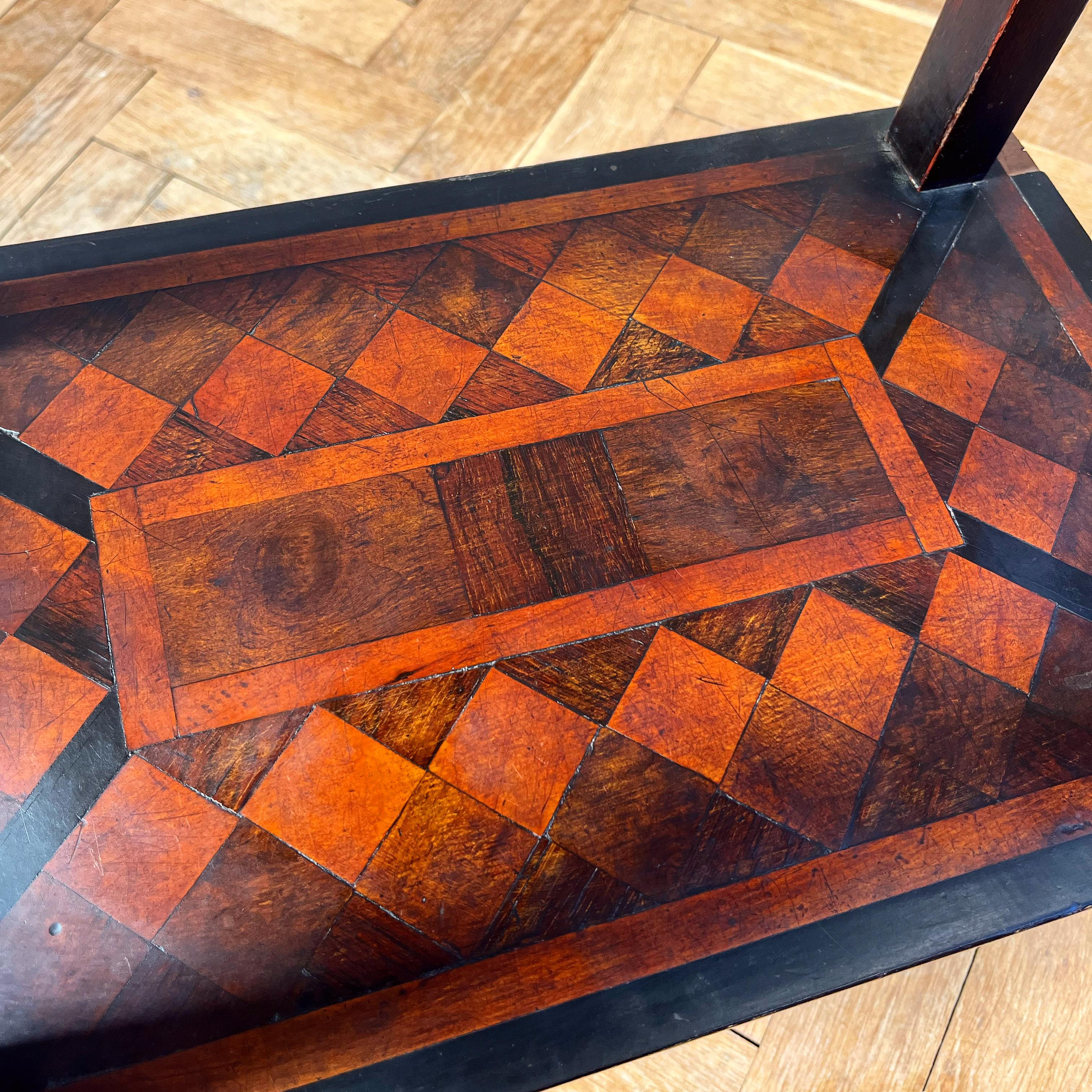 XIXe siècle A late Nineteenth Century Specimen Table en vente
