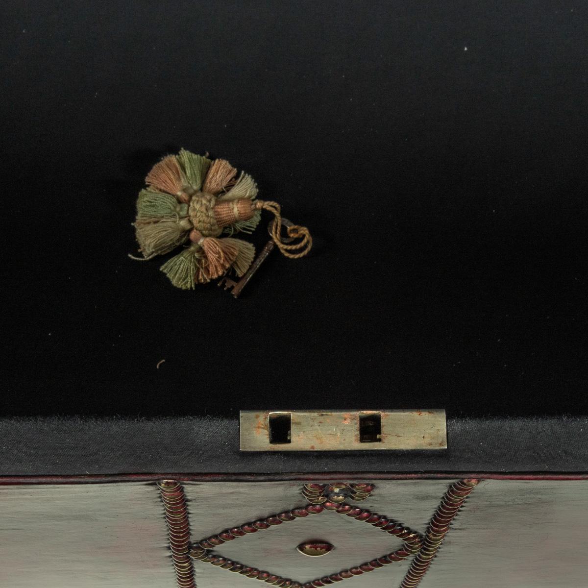 A late Victorian box ottoman For Sale 2