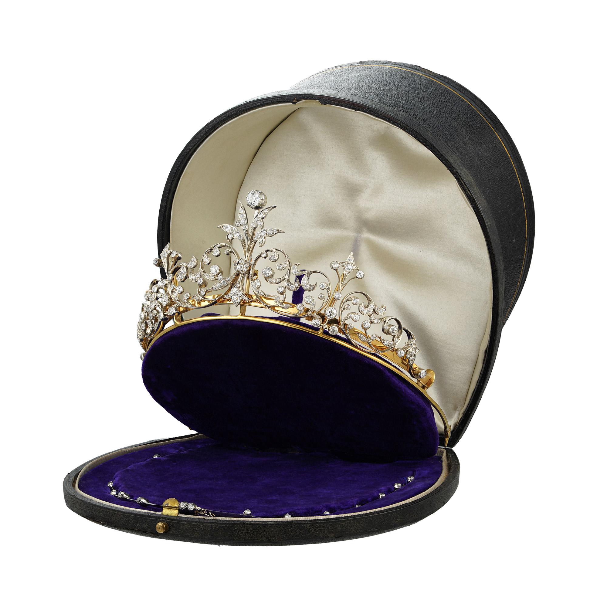 Un diadème/collier en diamants de la fin de l'époque victorienne dans un coffret Unisexe en vente