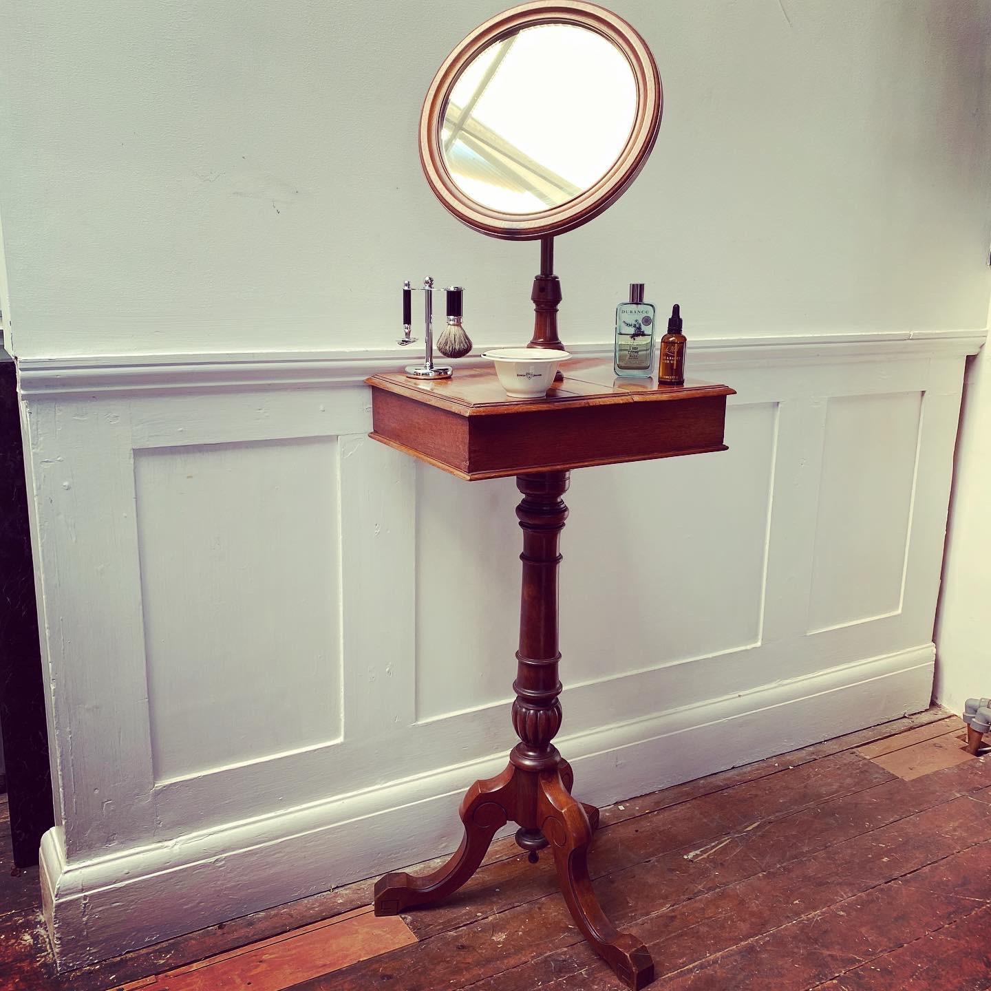 Late Victorian Mahogany Shaving Stand 5