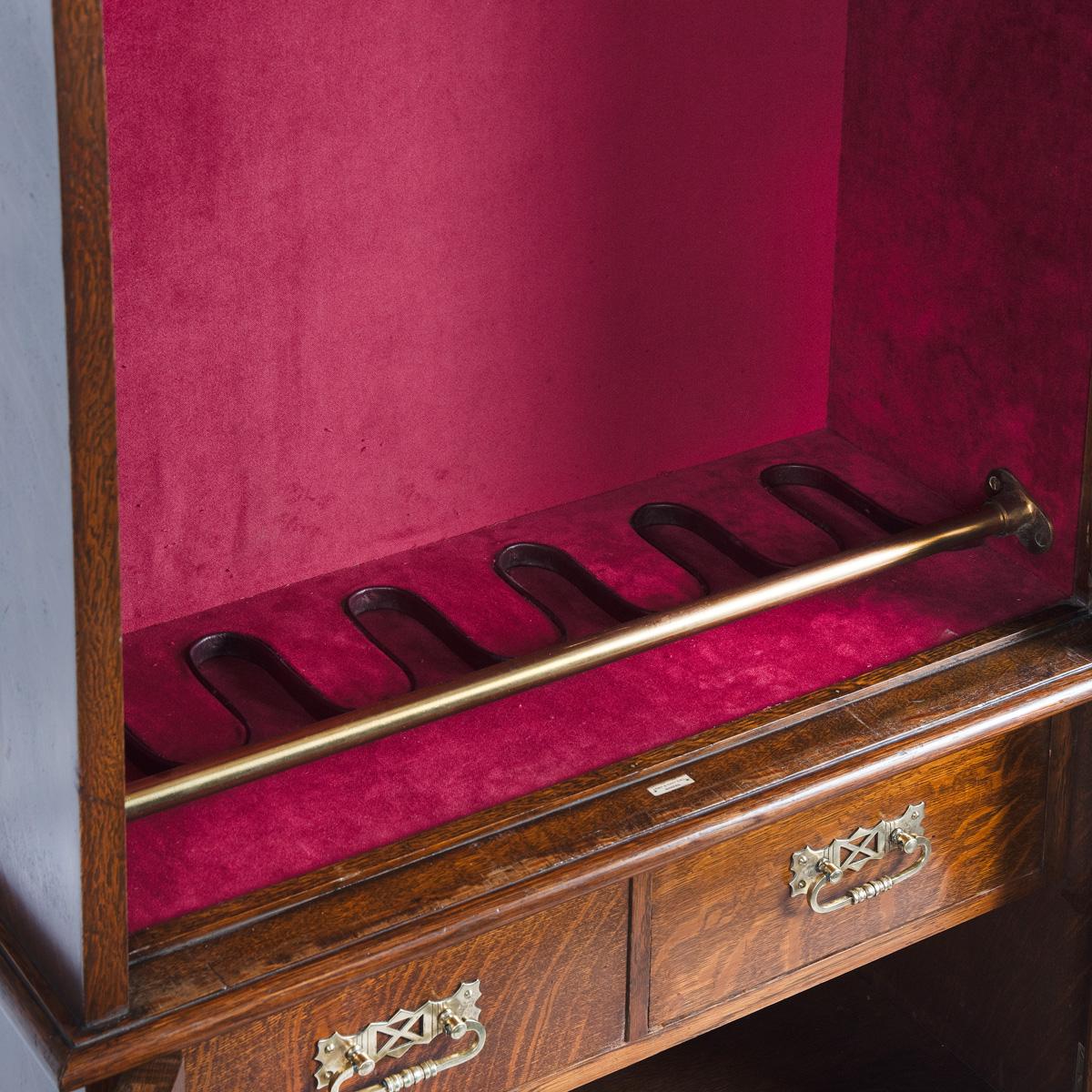 A late Victorian oak gun cabinet 3