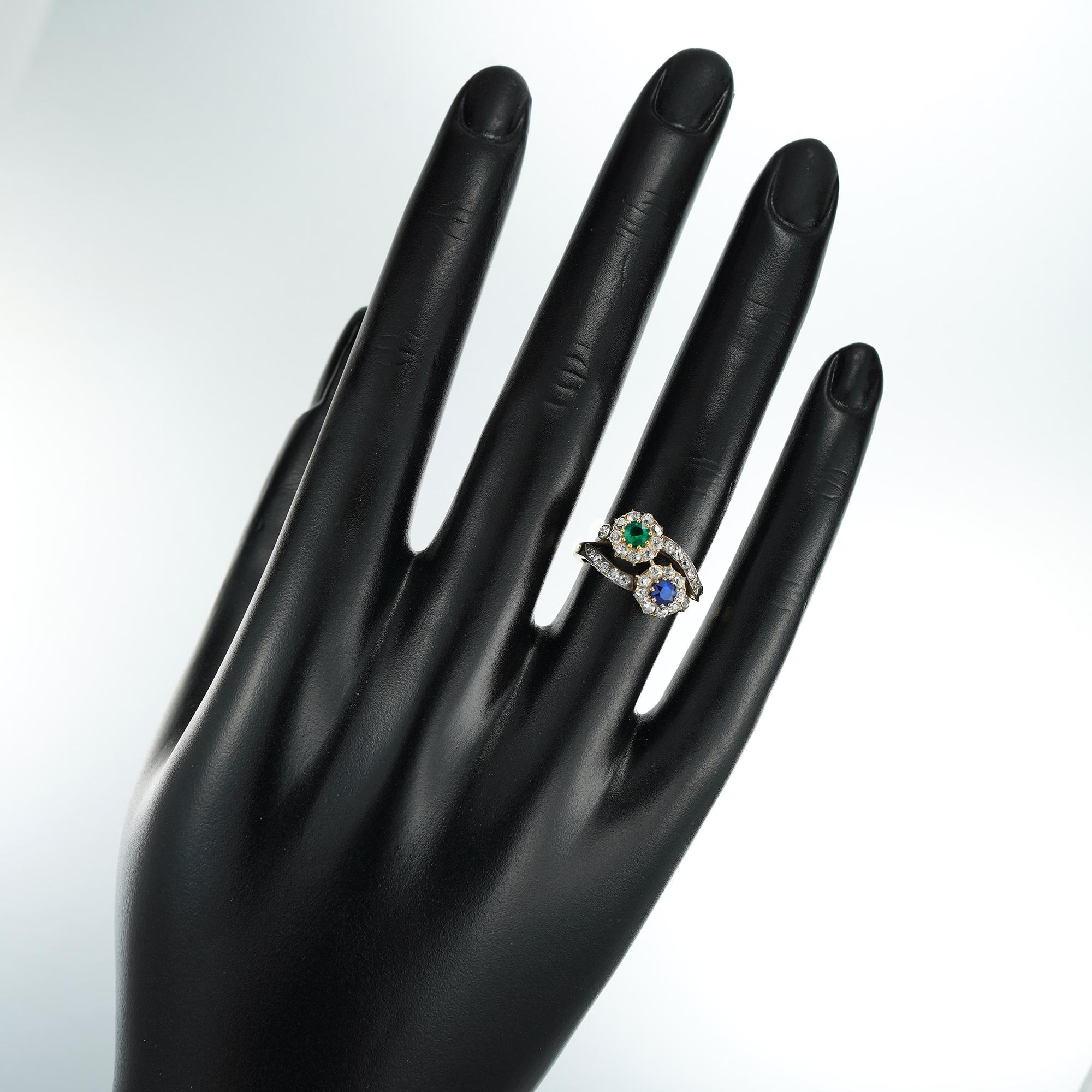 Anello con zaffiro, smeraldo e diamante di epoca tardo vittoriana In condizioni buone in vendita a London, GB