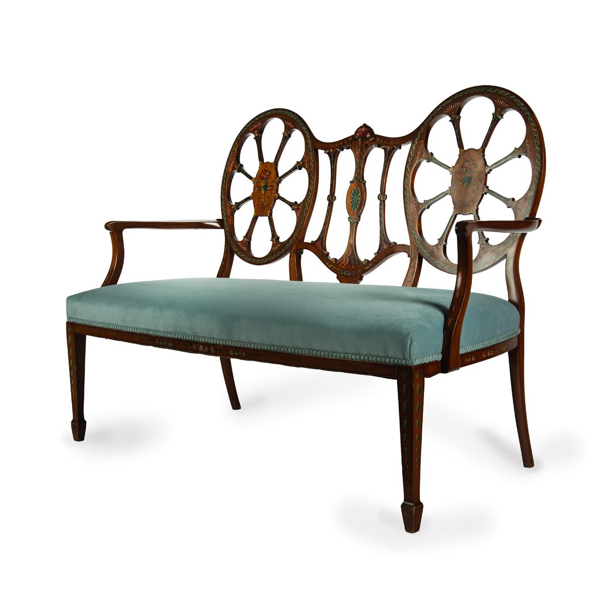 A late Victorian satinwood wheel back settee in the Chippendale style In Good Condition For Sale In Lymington, Hampshire
