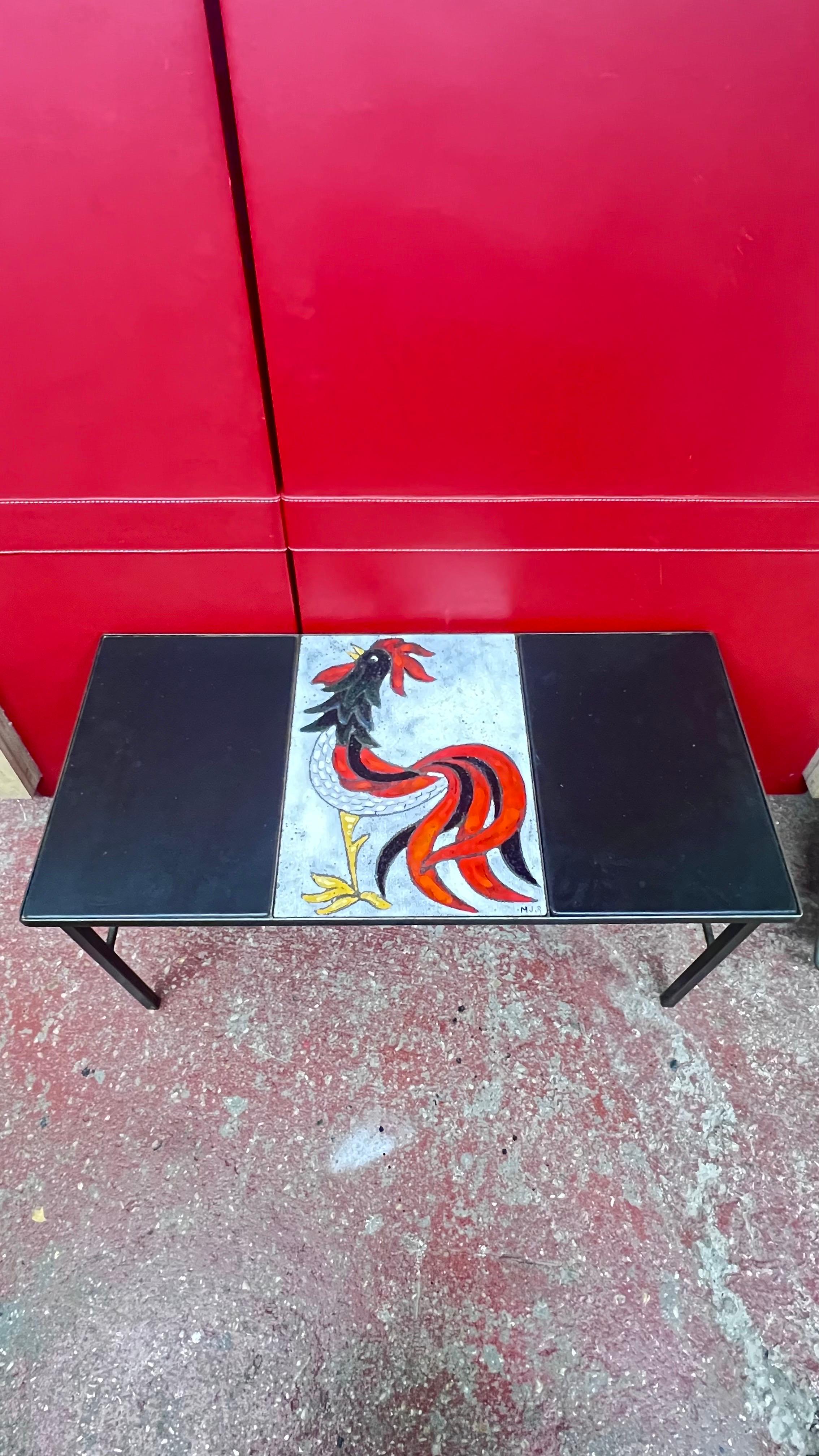 Mid-Century Modern Table basse en cuir, céramique et fer, circa 1950 en vente