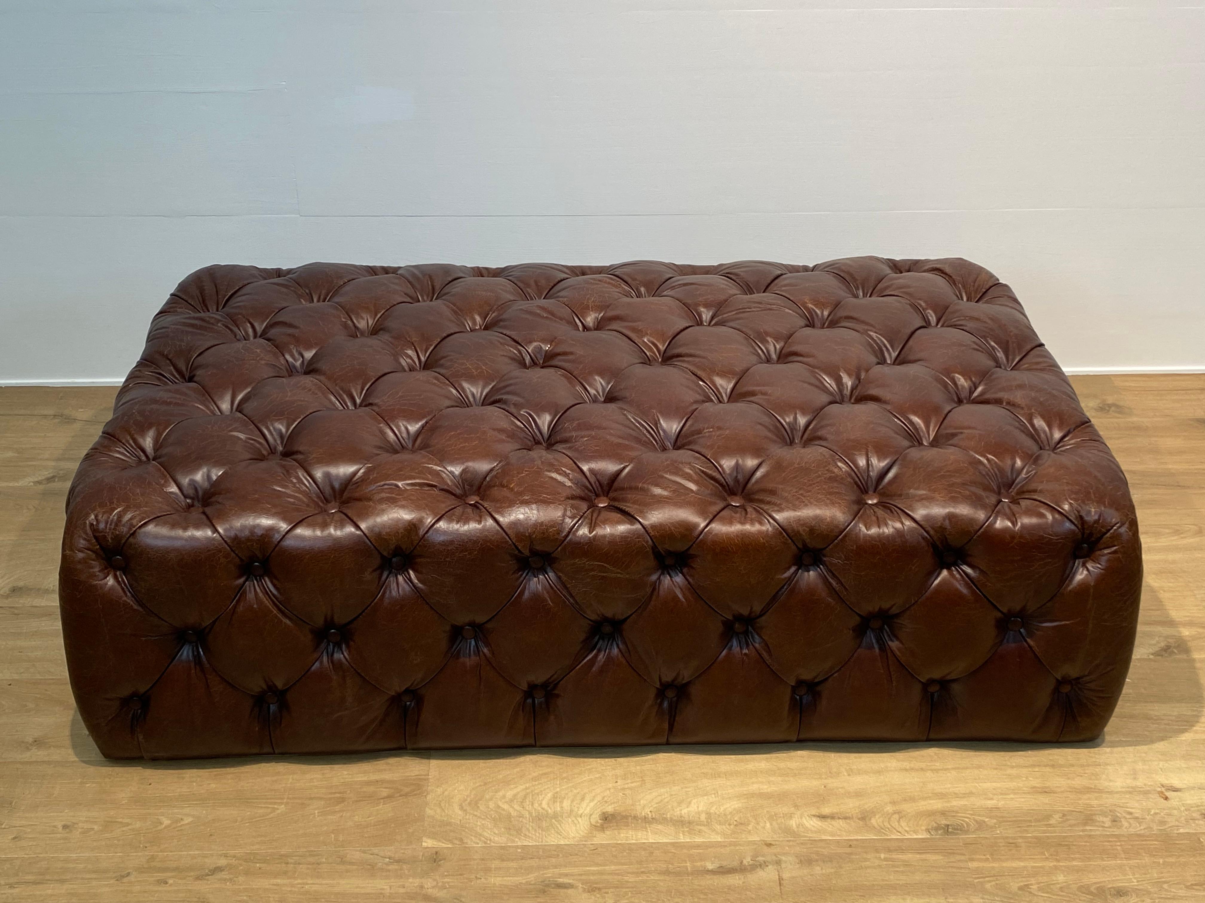 Puf Chesterfield de cuero Siglo XXI y contemporáneo en venta