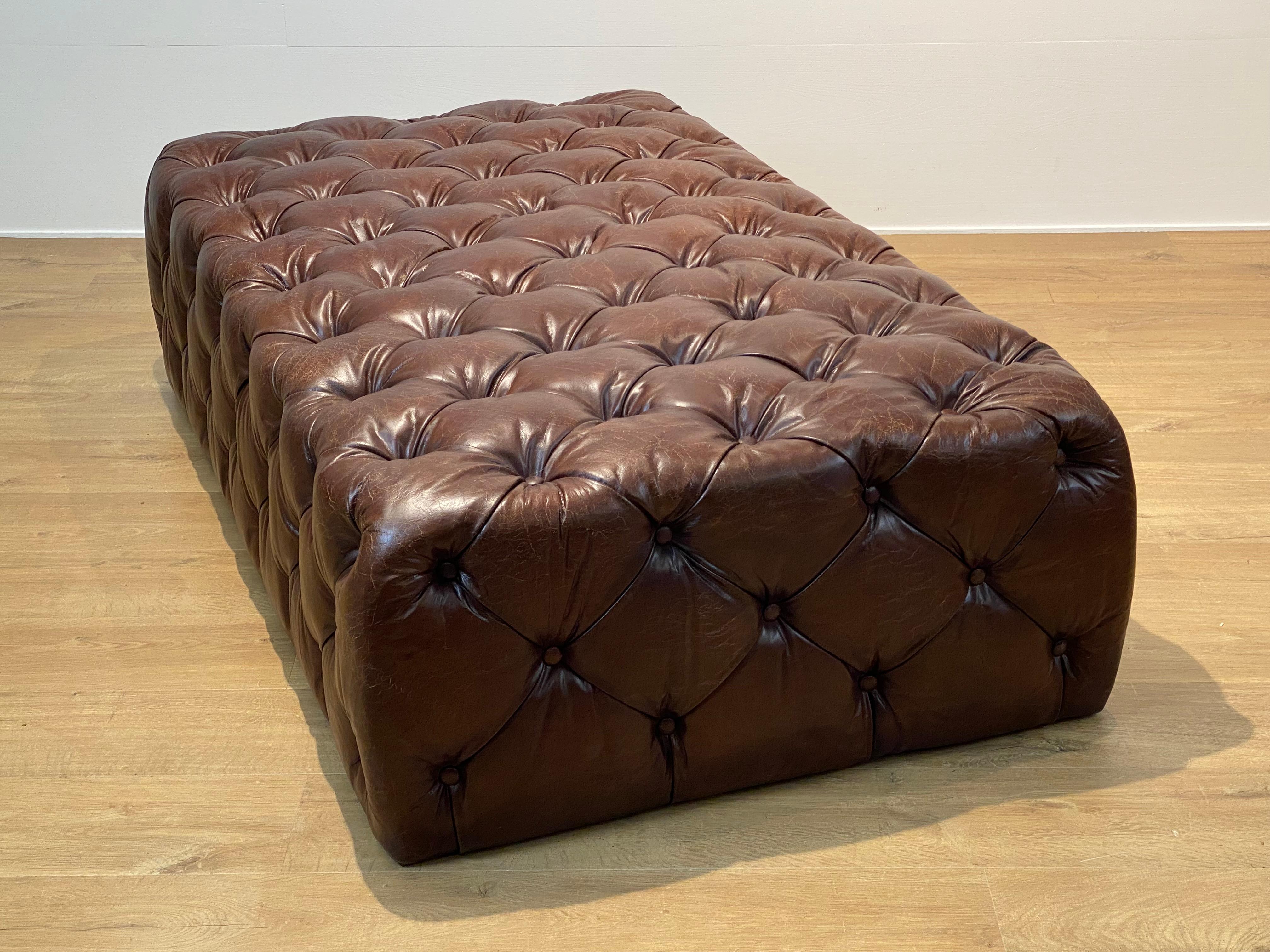 Puf Chesterfield de cuero Cuero en venta