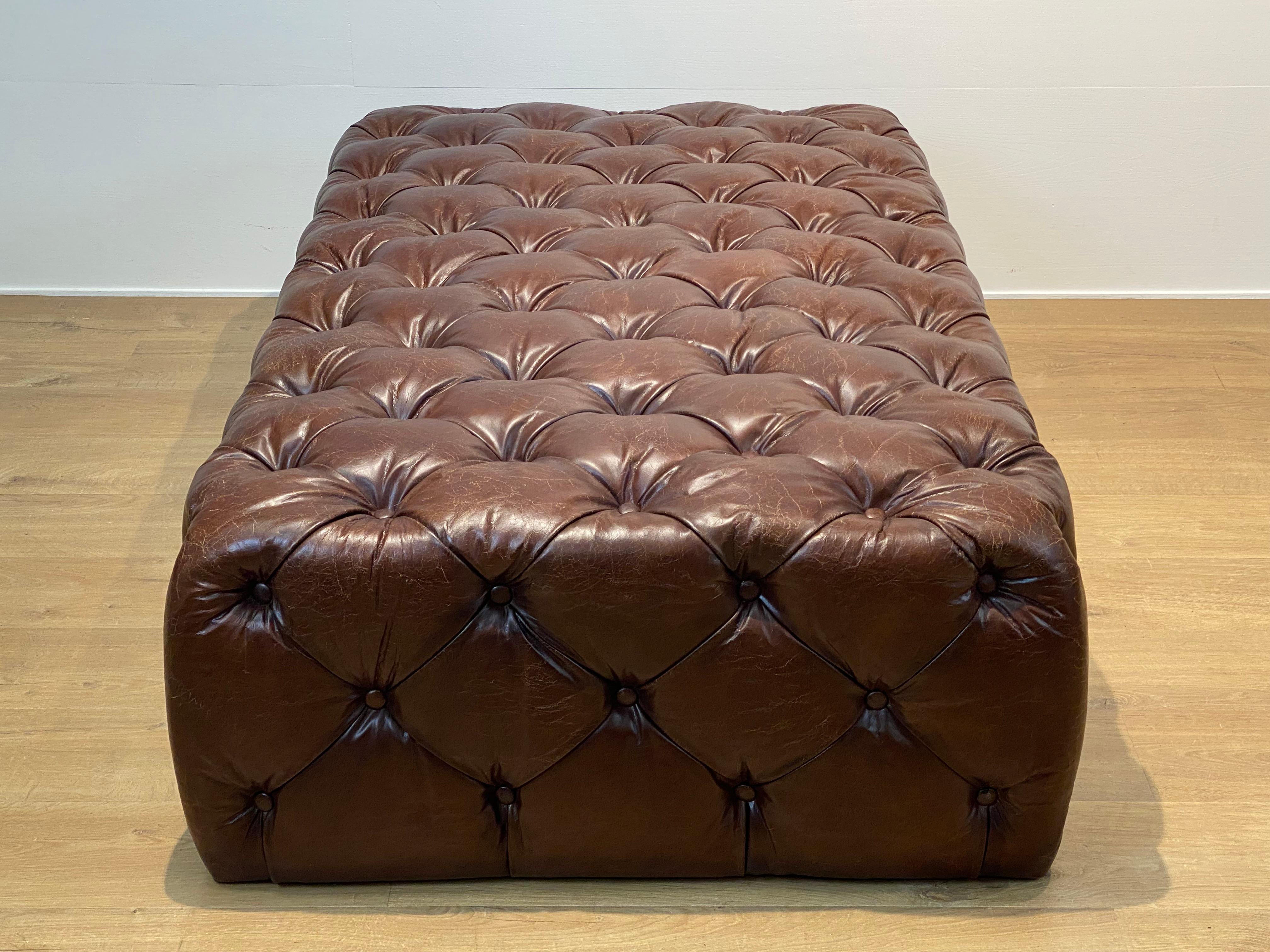 Puf Chesterfield de cuero en venta 2