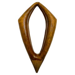 un'enorme scultura astratta francese in pelle Arte popolare Francia inizio XX secolo