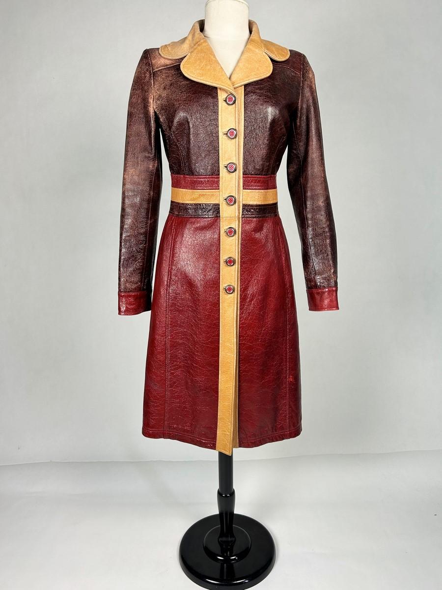 Brown A leather trench coat by Dolce Gabbana - Italy Circa 1995-2000 For Sale