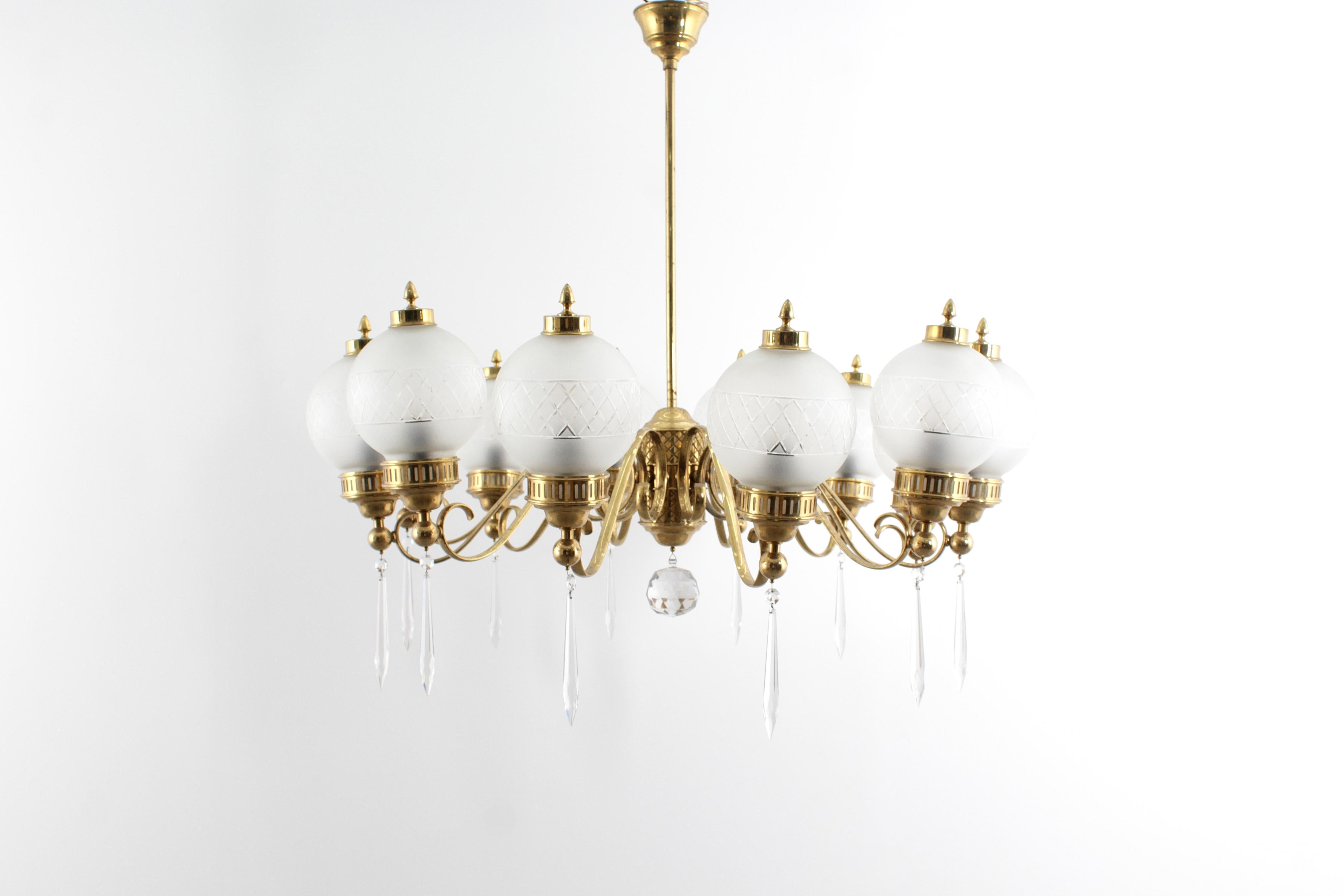 A. Lelii per Arteluce Imponente lampadario a 10 bracci in ottone e vetro 1950 Italia In condizioni buone in vendita a Palermo, IT