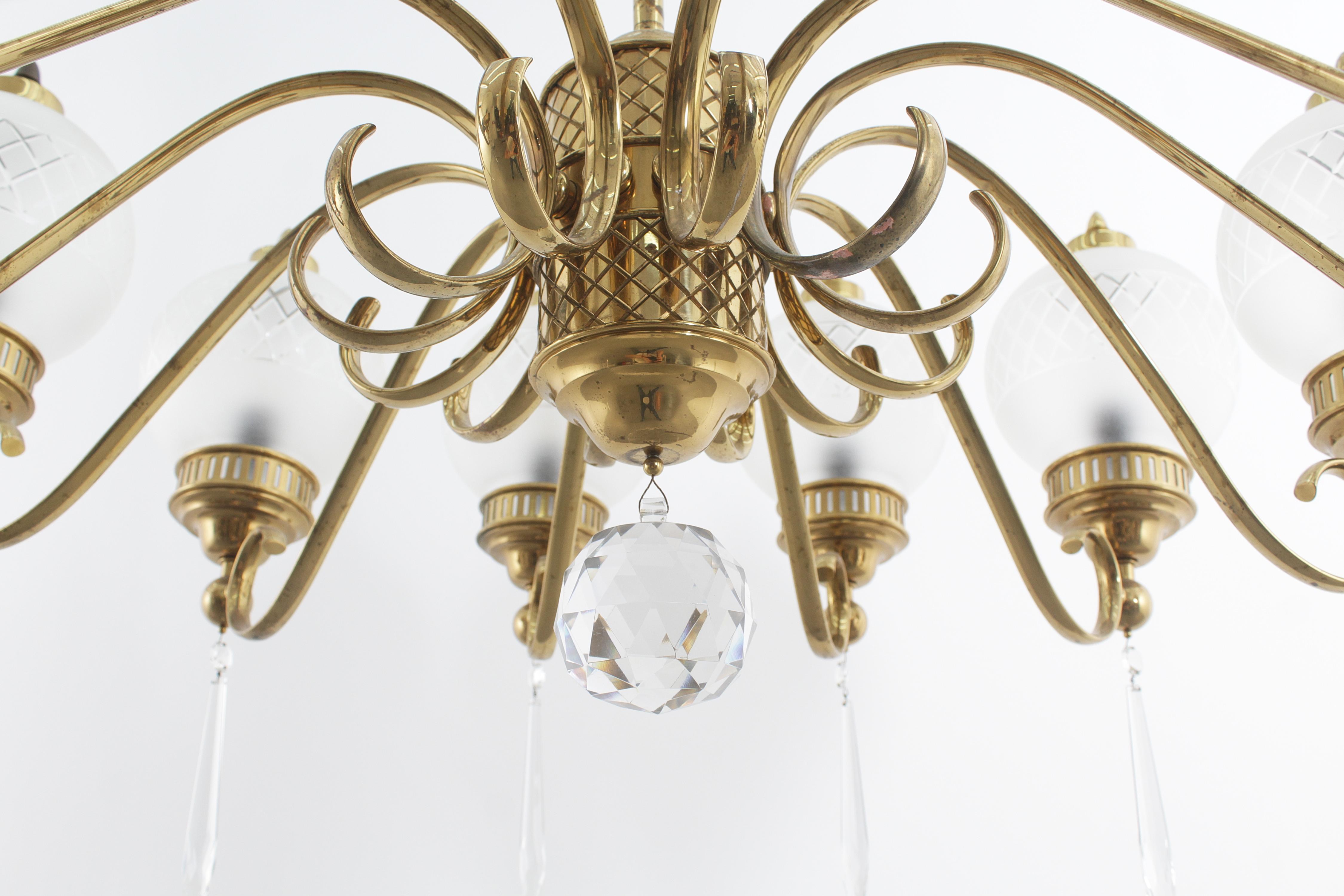A. Lelii per Arteluce Imponente lampadario a 10 bracci in ottone e vetro 1950 Italia in vendita 2