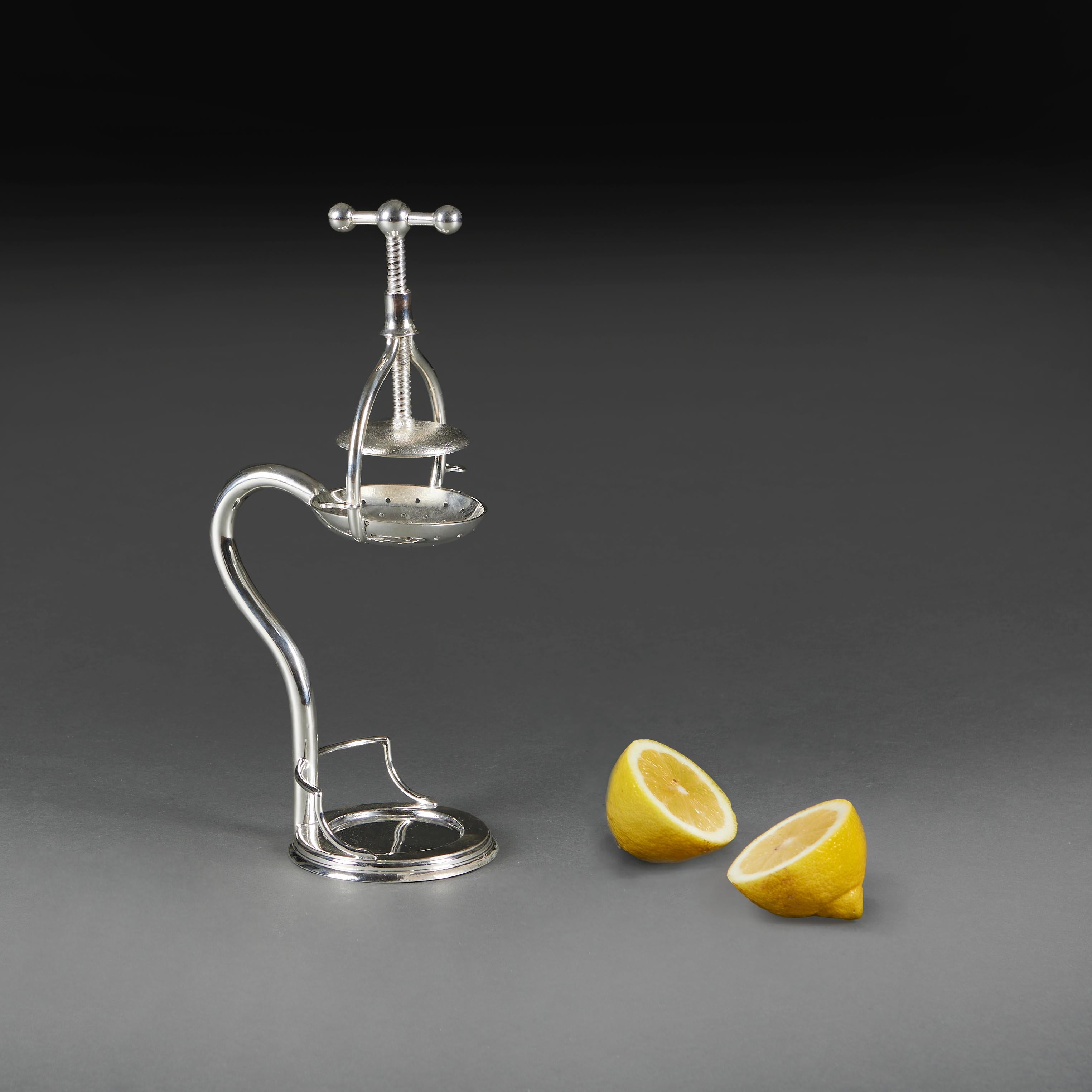 Versilberte Zitronenpresse aus dem frühen 20. Jahrhundert von Mappin & Webb.