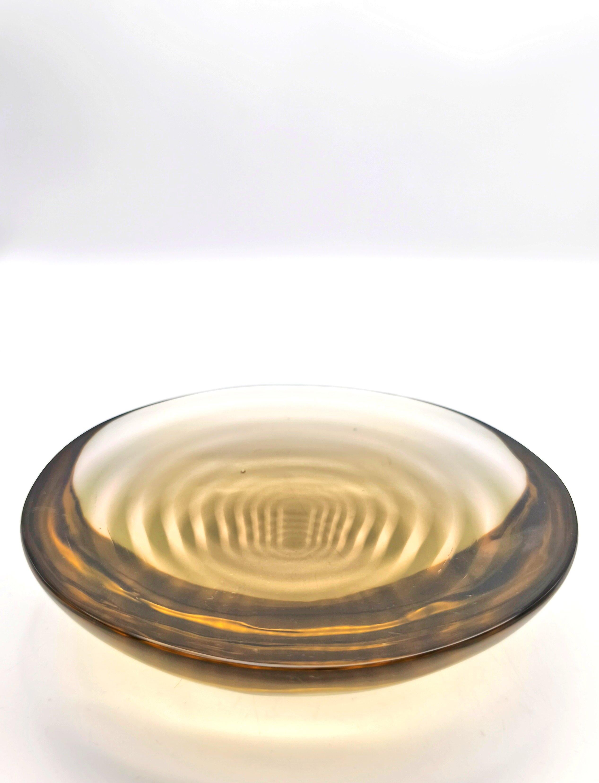 A lens shaped op art 
