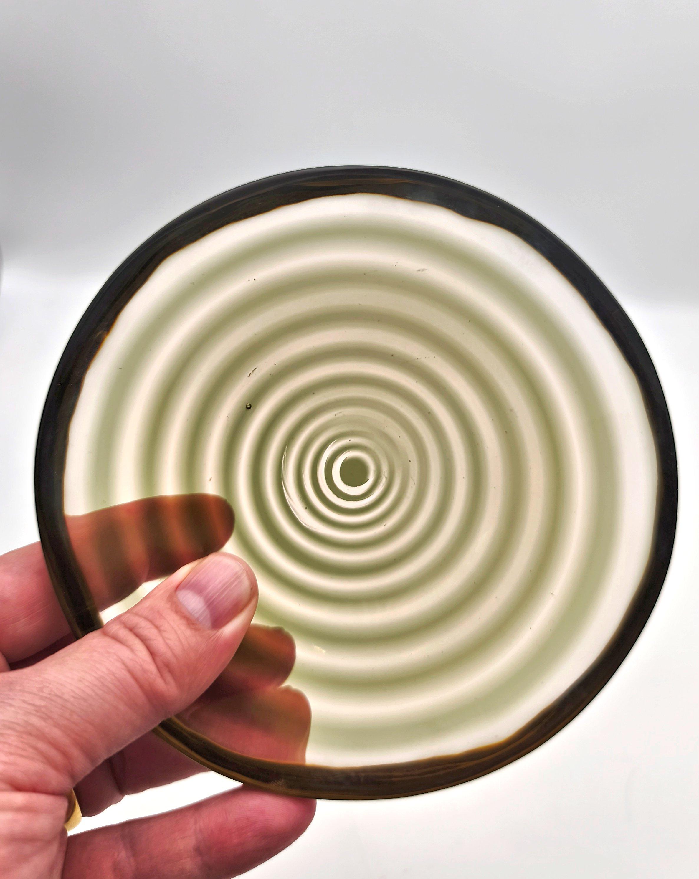 A lens shaped op art style 