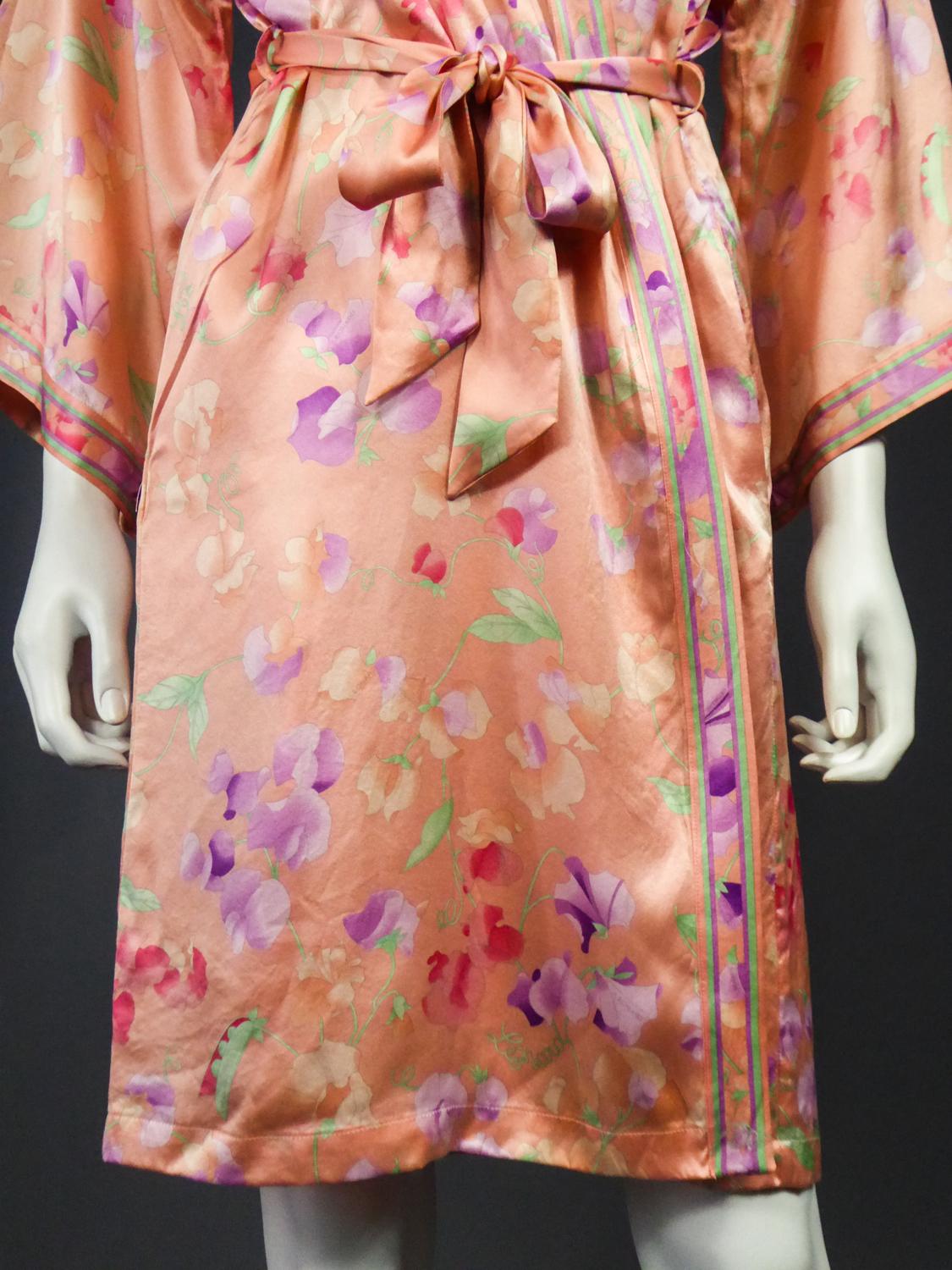 A Léonard Japanese-inspired Interior Robe in Printed Silk Satin Circa 2006 For Sale 4