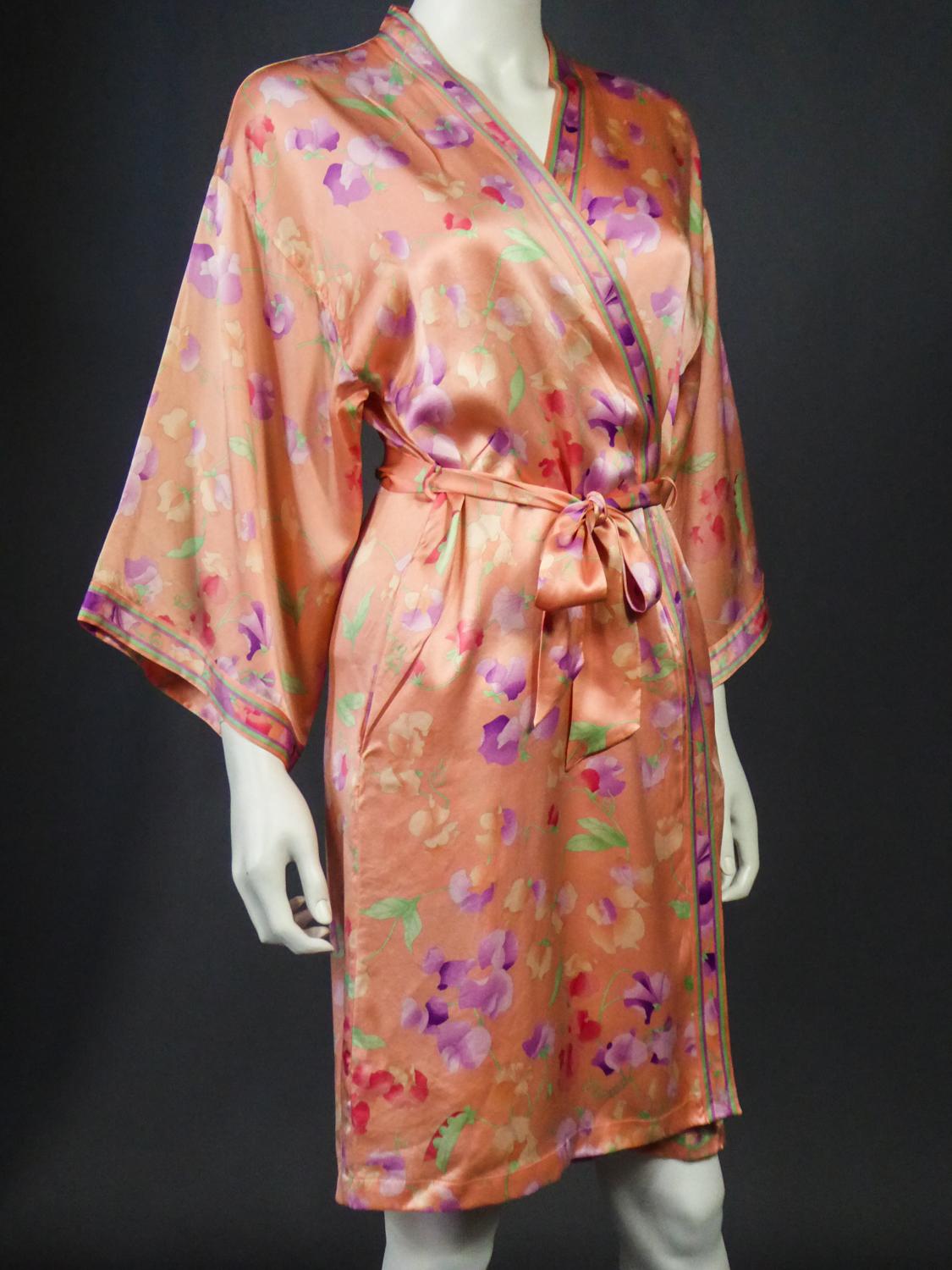 A Léonard Japanese-inspired Interior Robe in Printed Silk Satin Circa 2006 For Sale 5