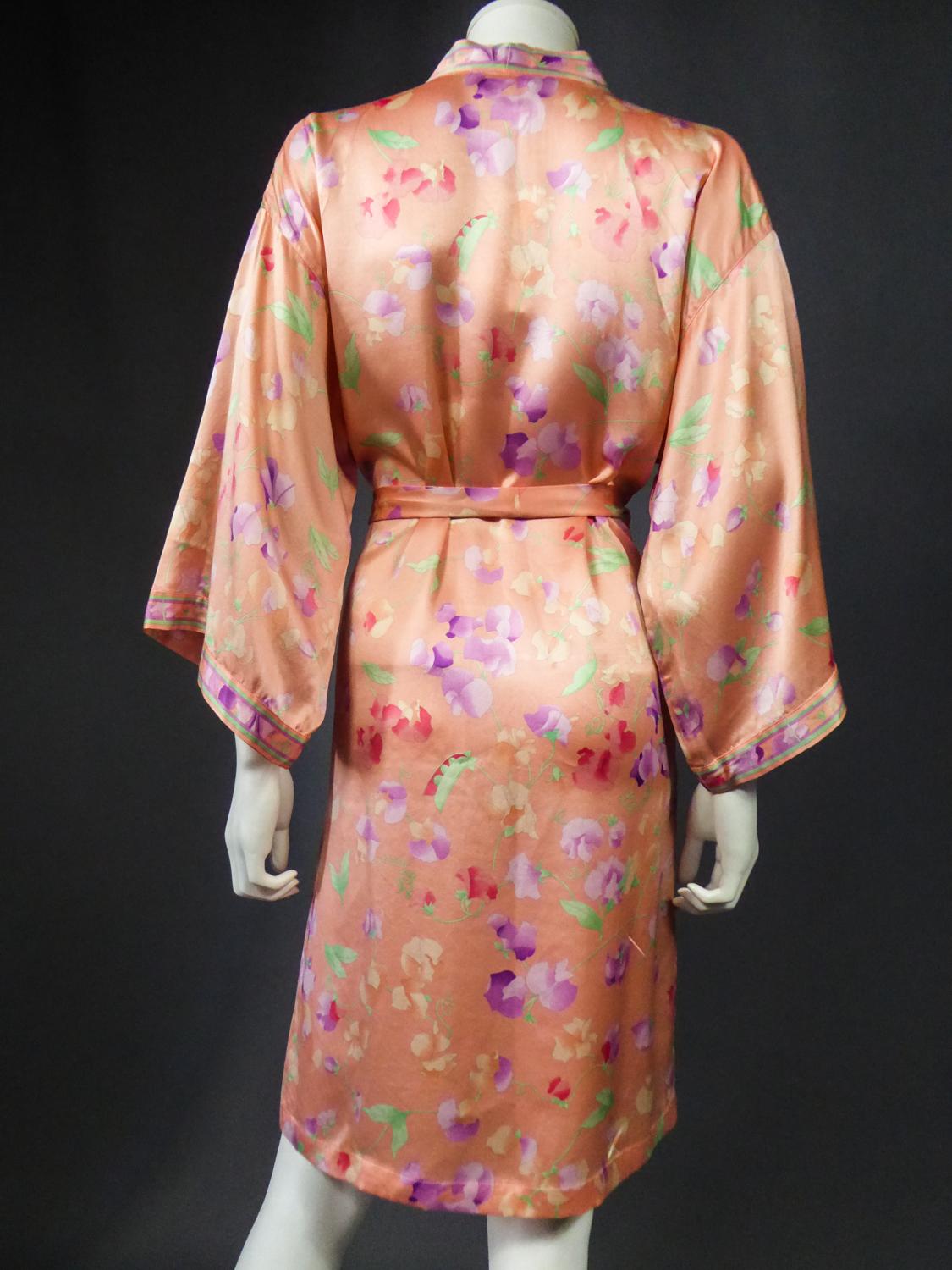 A Léonard Japanese-inspired Interior Robe in Printed Silk Satin Circa 2006 For Sale 7
