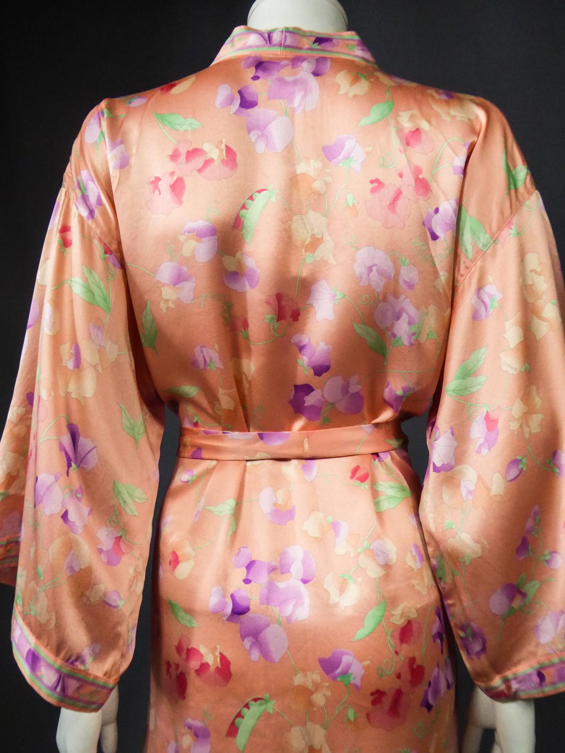 A Léonard Japanese-inspired Interior Robe in Printed Silk Satin Circa 2006 For Sale 9