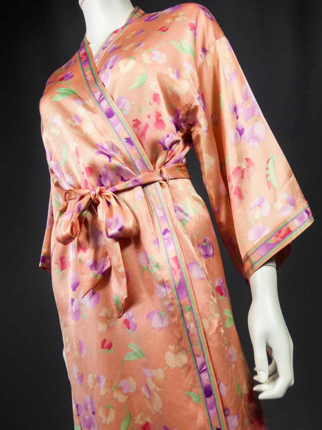 A Léonard Japanese-inspired Interior Robe in Printed Silk Satin Circa 2006 For Sale 10