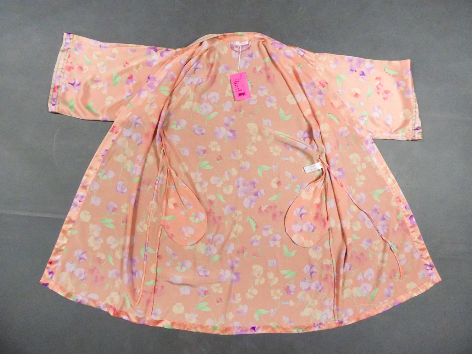 Circa 2006
France

Elegant interior robe  in printed silk satin from the house deisgner Léonard. As new, never worn, with its original label dating from 2006. Beautiful 100% salmon pink silk satin printed with Japanese flowers in a shades of pastel