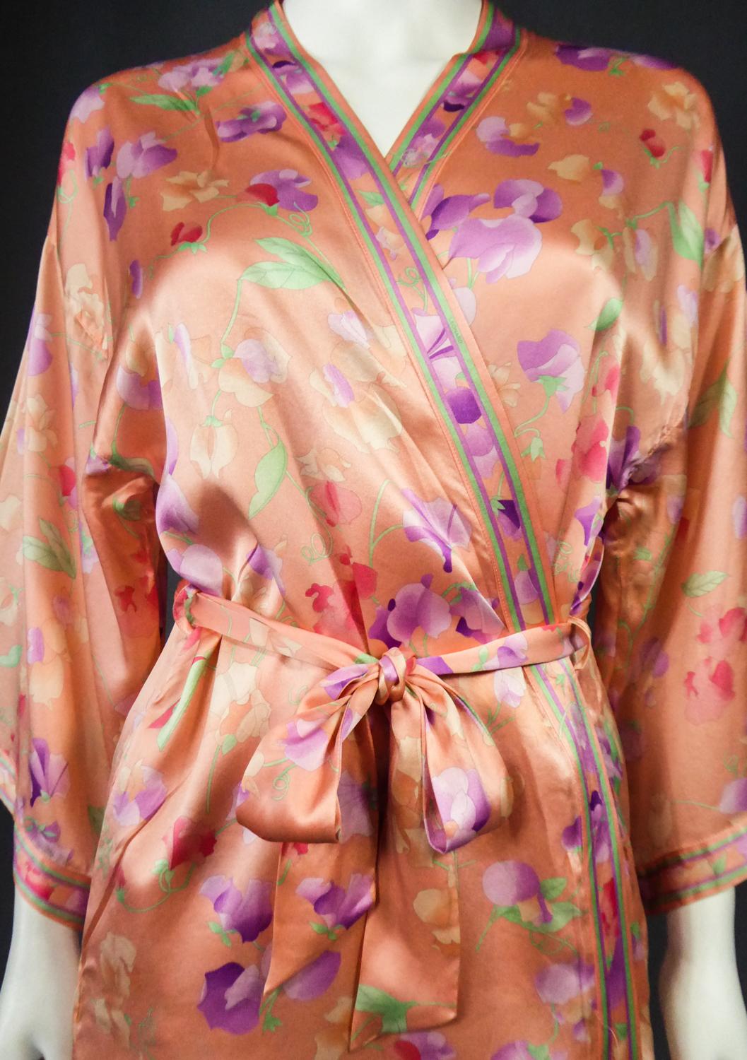 A Léonard Japanese-inspired Interior Robe in Printed Silk Satin Circa 2006 For Sale 1