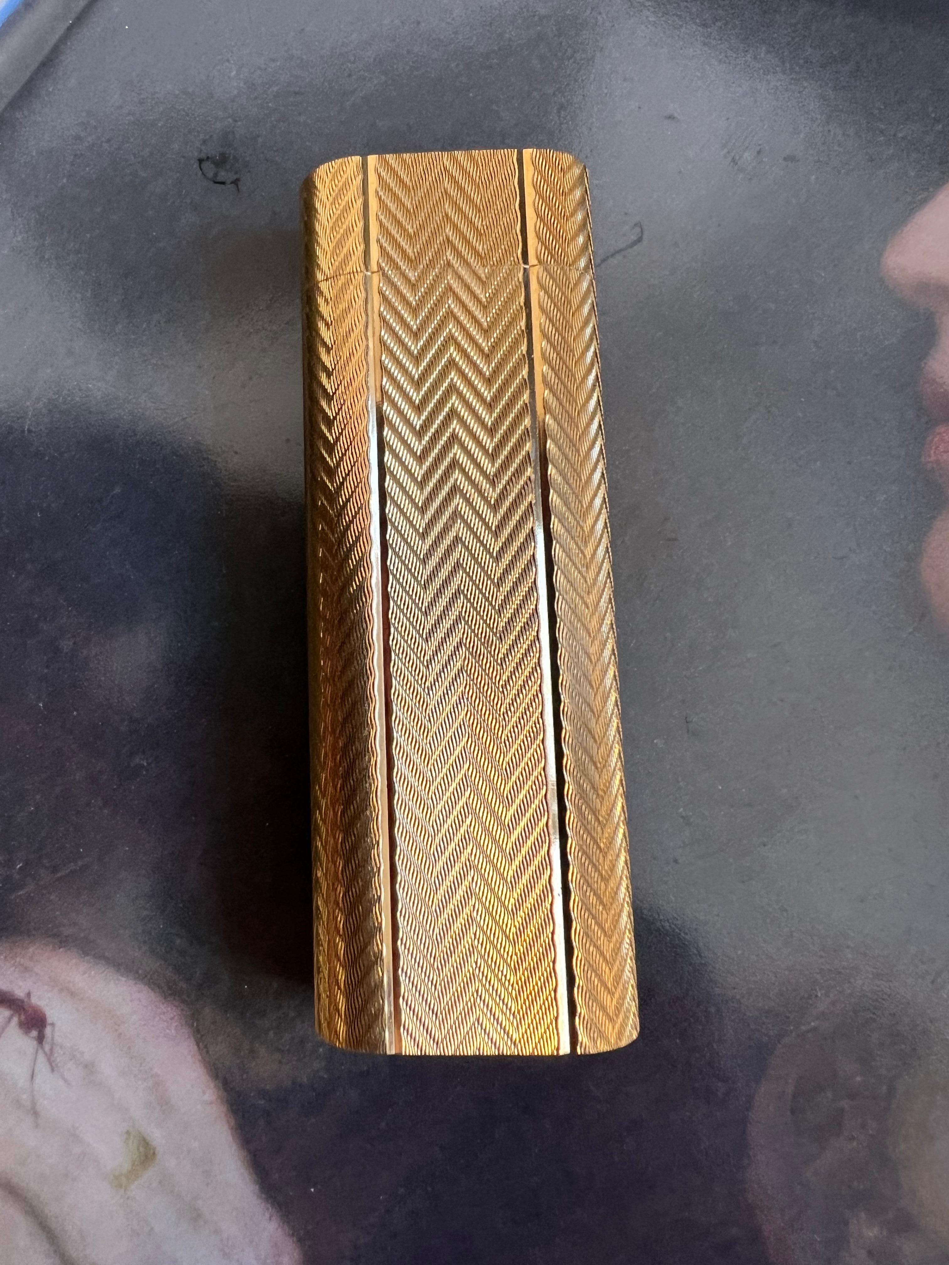 Vintage and Retro Cartier gold plated lighter 
A Les Must De Cartier Paris 18k gold plated lighter
Retro, elegant and chic 
In mint working condition, sparks, ignites and flame. 
Comes with original Cartier box and certificate.
Perfect gift
