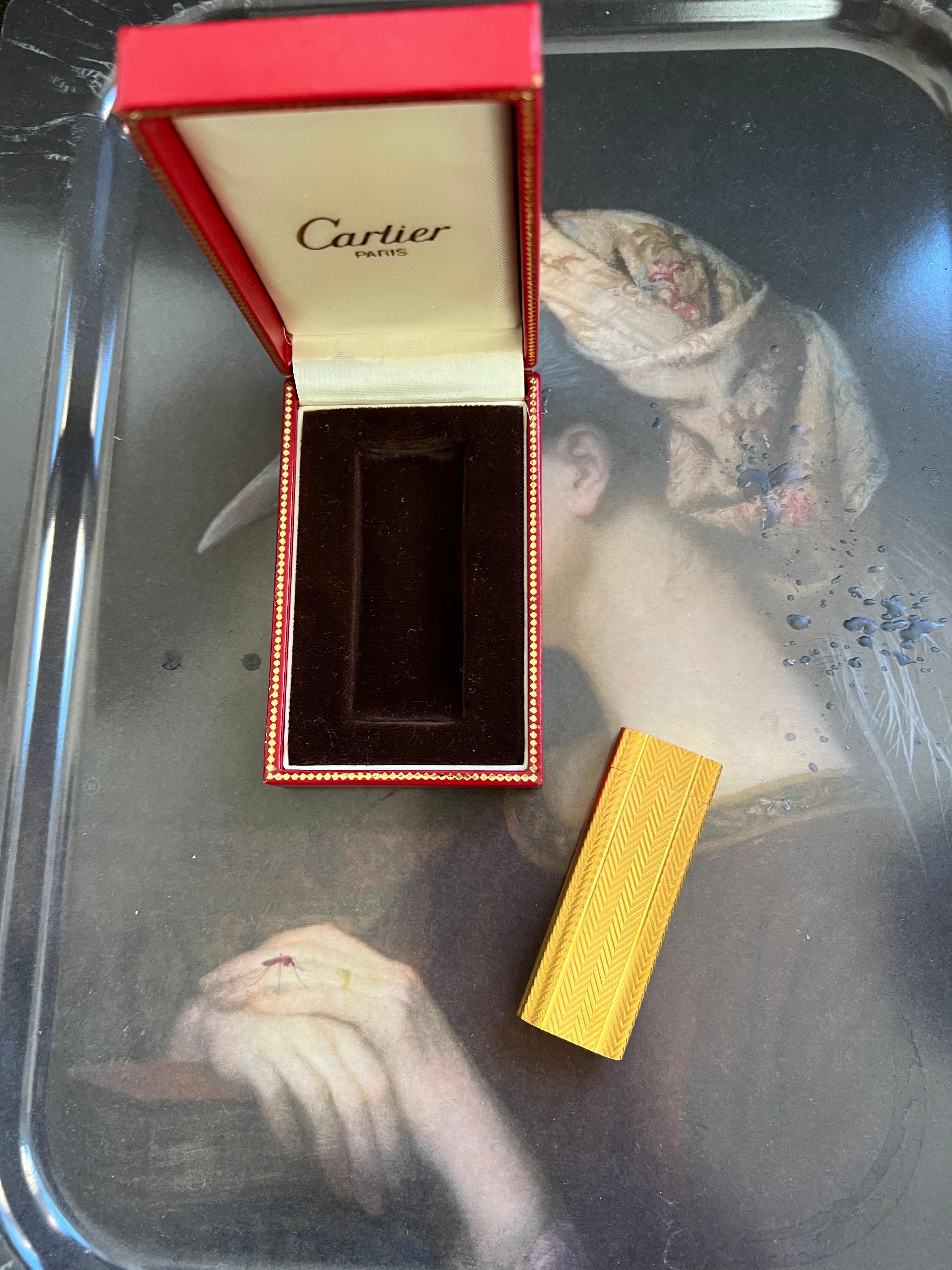 Les Must de Cartier Paris 18k Gold Plated Lighter In Excellent Condition In New York, NY