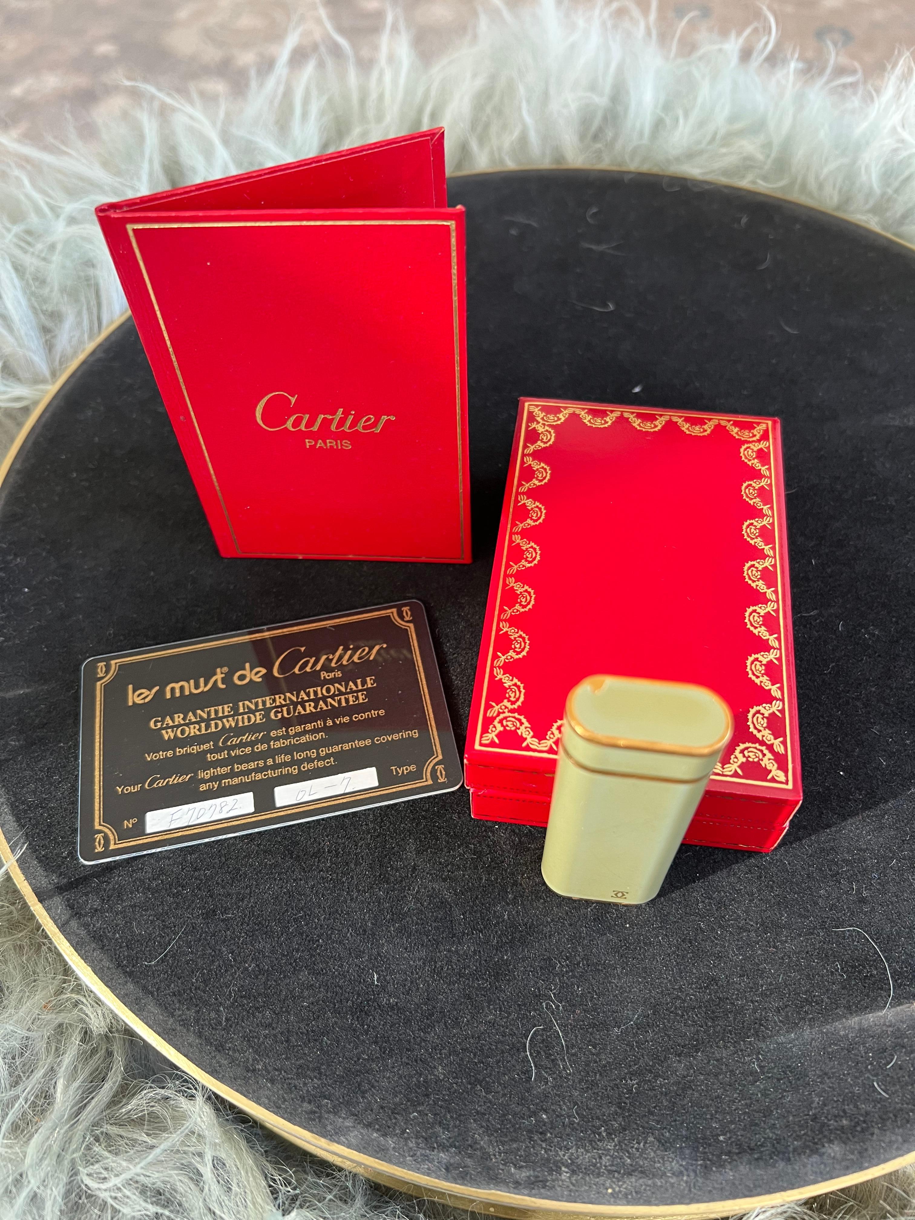 Art Deco A Les Must De Cartier Paris 18k gold plated and Olive Chinese lacquer lighter