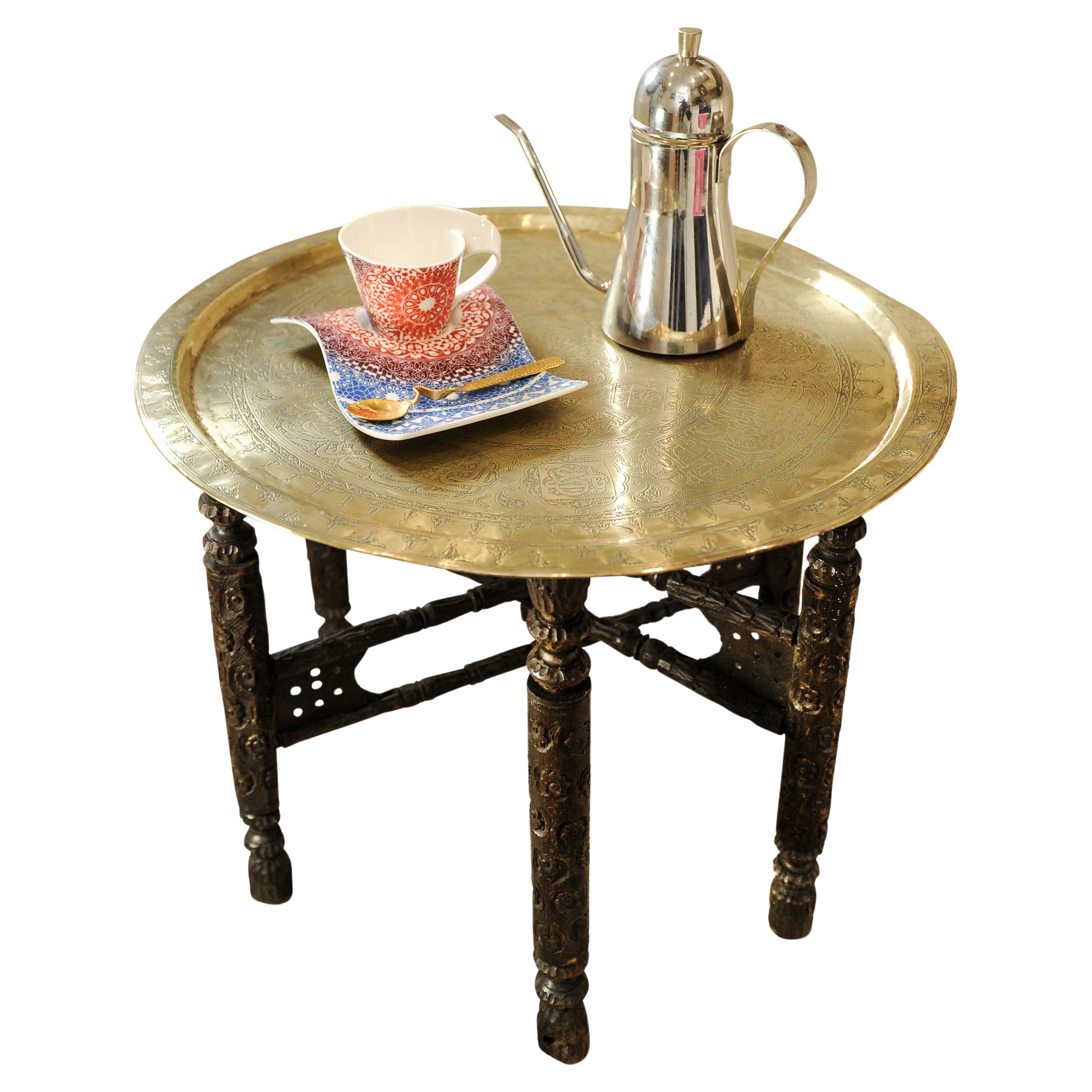 Dekorativer Eastern-Teetisch im Londoner Liberty of London-Stil mit abnehmbarem Tablett (Maurisch) im Angebot
