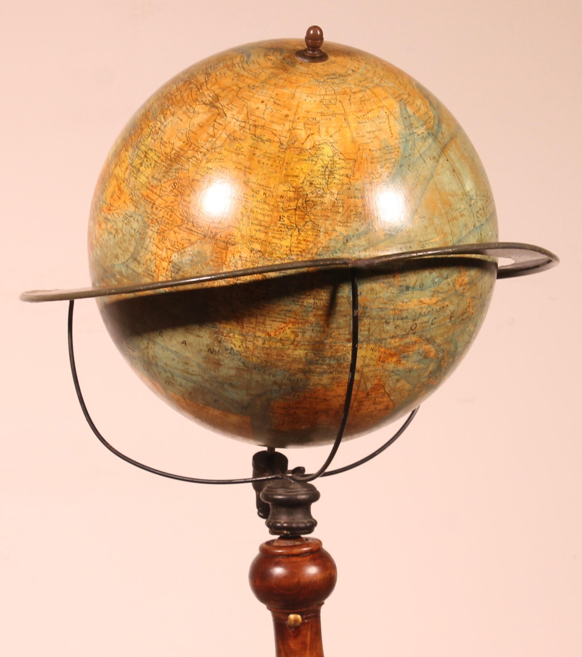 A Library Terrestrial Globe On Stand From J.forest Paris From The 19th Century In Good Condition For Sale In Brussels, Brussels