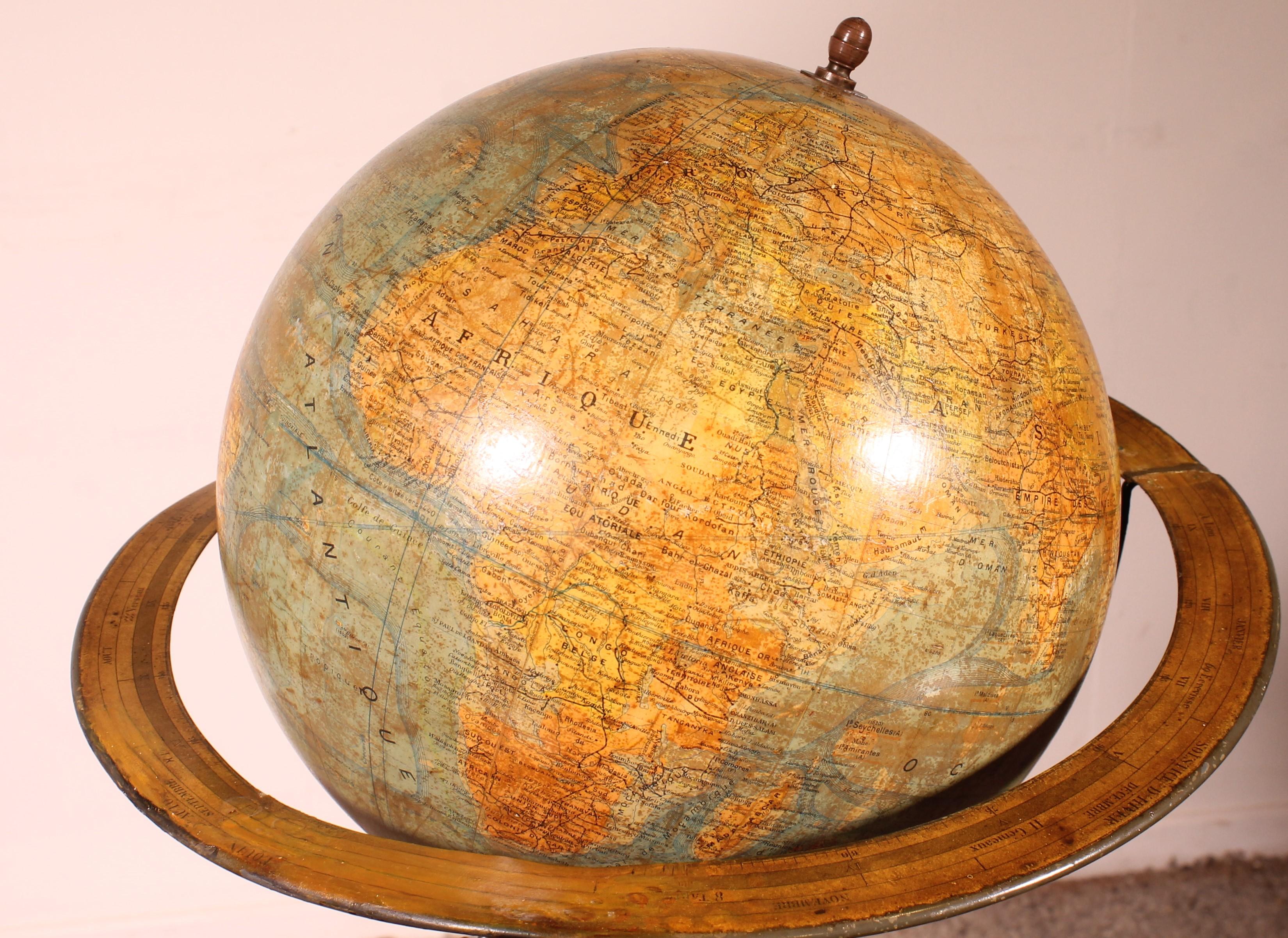 Papier The Library Terrestrial Globe on Stand From J. Forest Paris From The 19th Century en vente