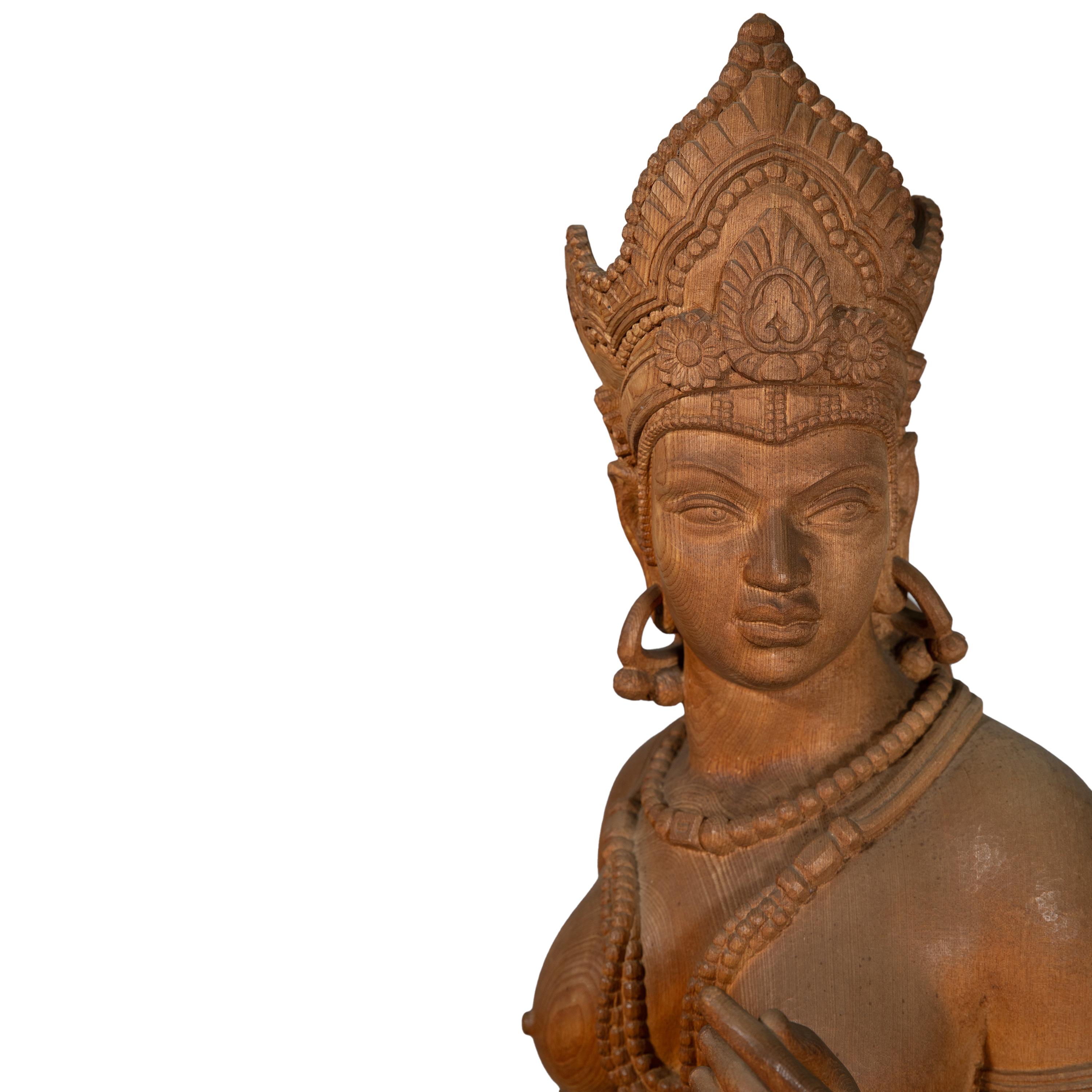 A life-size carved wood sculpture of the Hindu goddess Parvati In Excellent Condition For Sale In Los Angeles, CA
