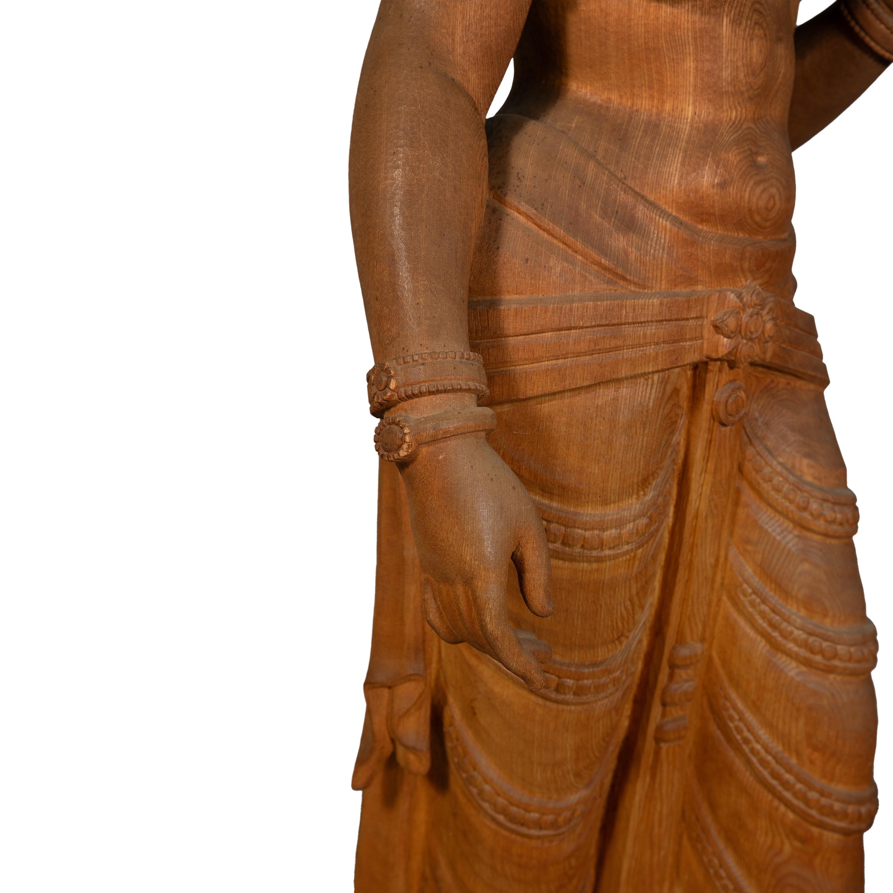 A life-size carved wood sculpture of the Hindu goddess Parvati For Sale 1