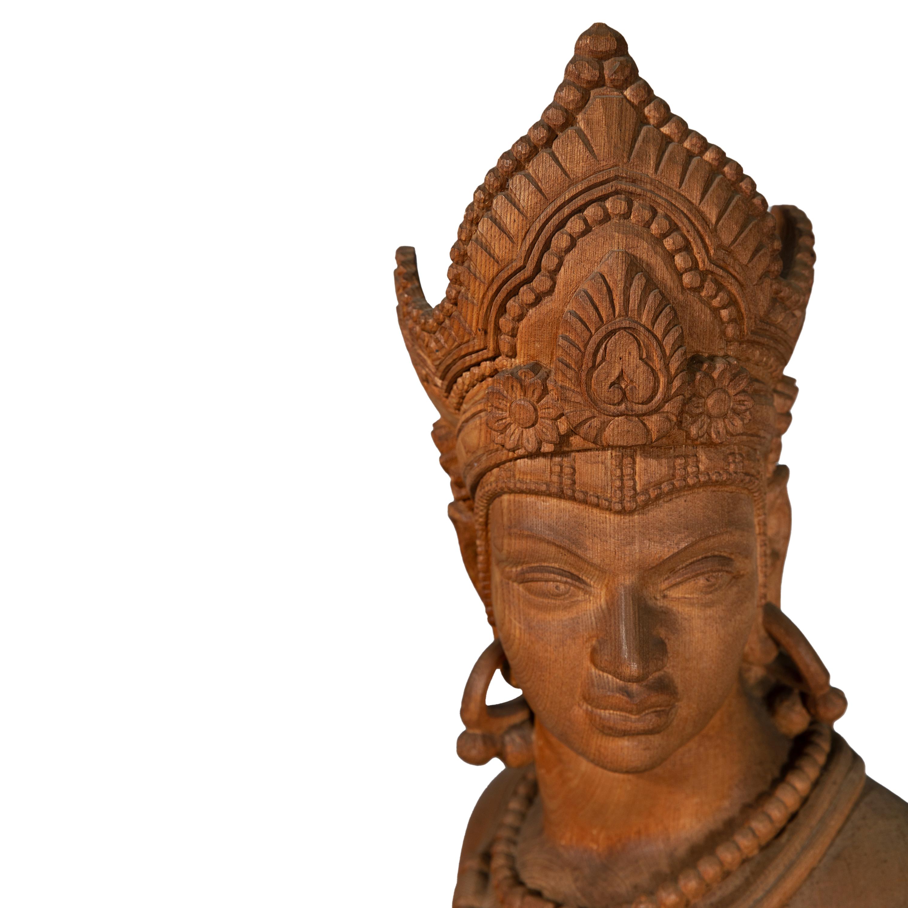 Eine lebensgroße geschnitzte Holzskulptur der hinduistischen Göttin Parvati im Angebot 3